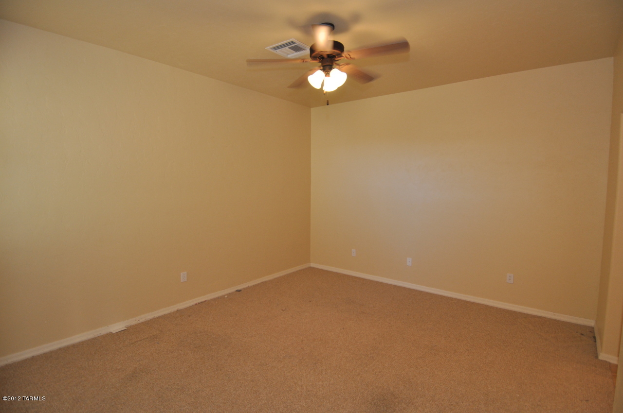 518 W Riverdale Court