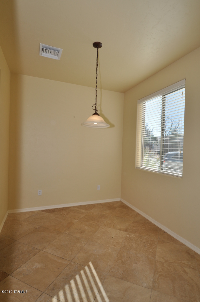 518 W Riverdale Court