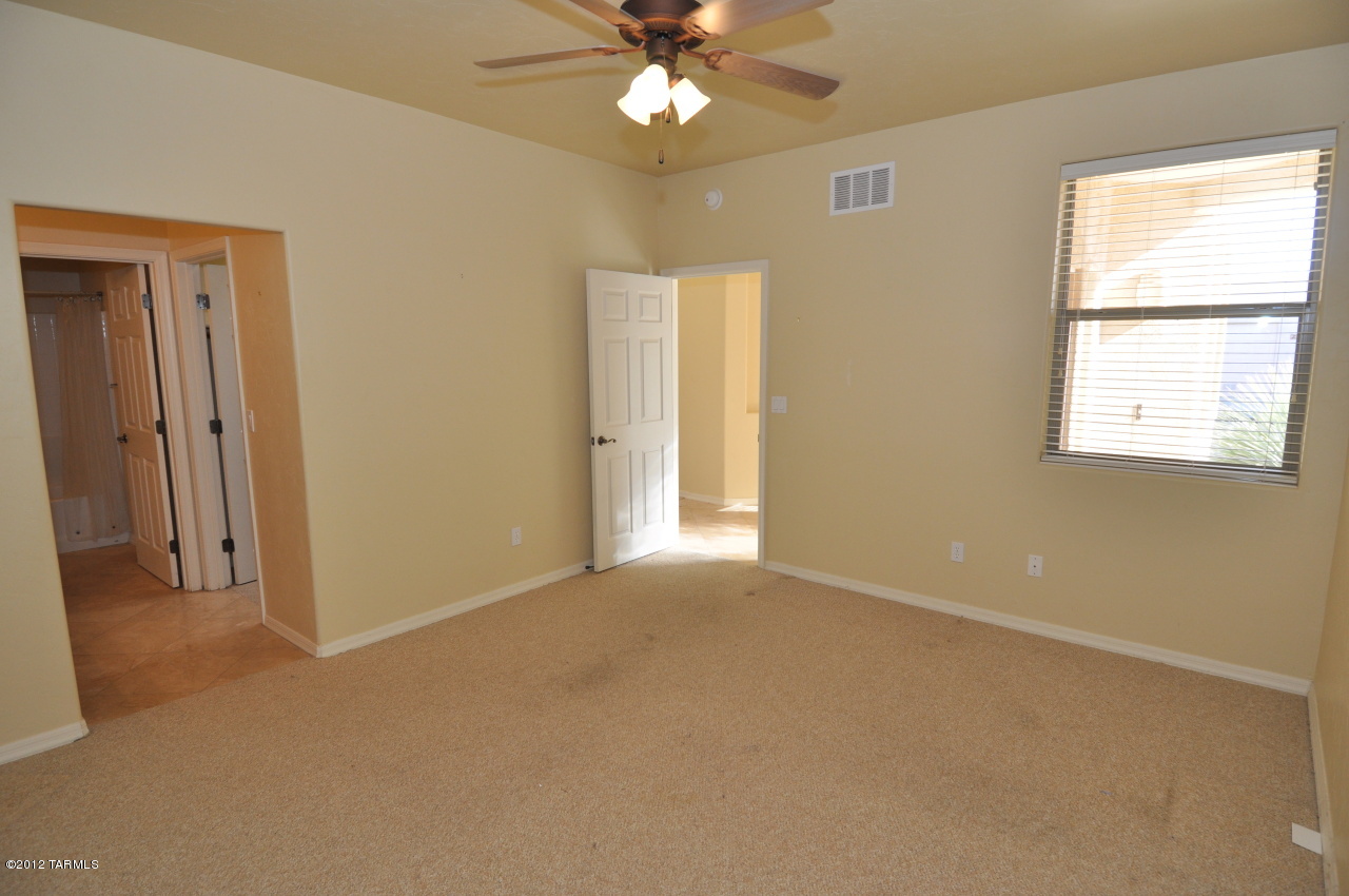 518 W Riverdale Court