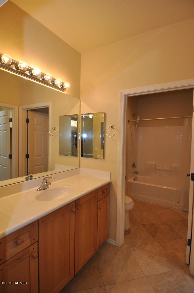 518 W Riverdale Court