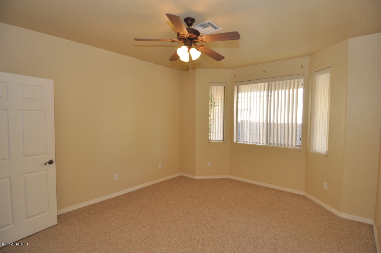 518 W Riverdale Court