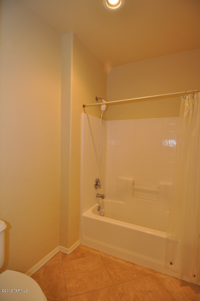 518 W Riverdale Court