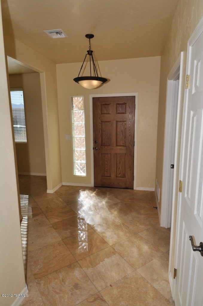 518 W Riverdale Court