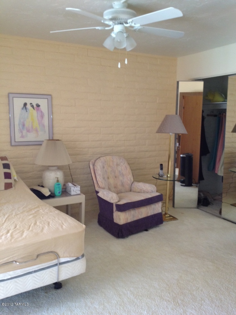 700 W Calle Dadivoso