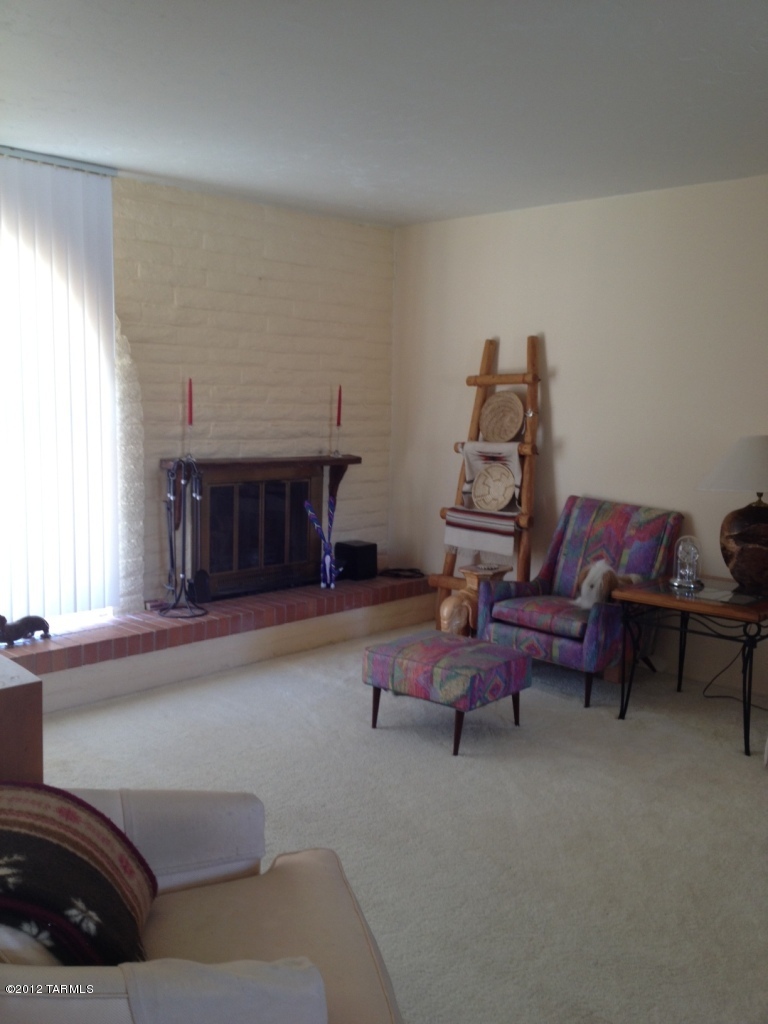 700 W Calle Dadivoso