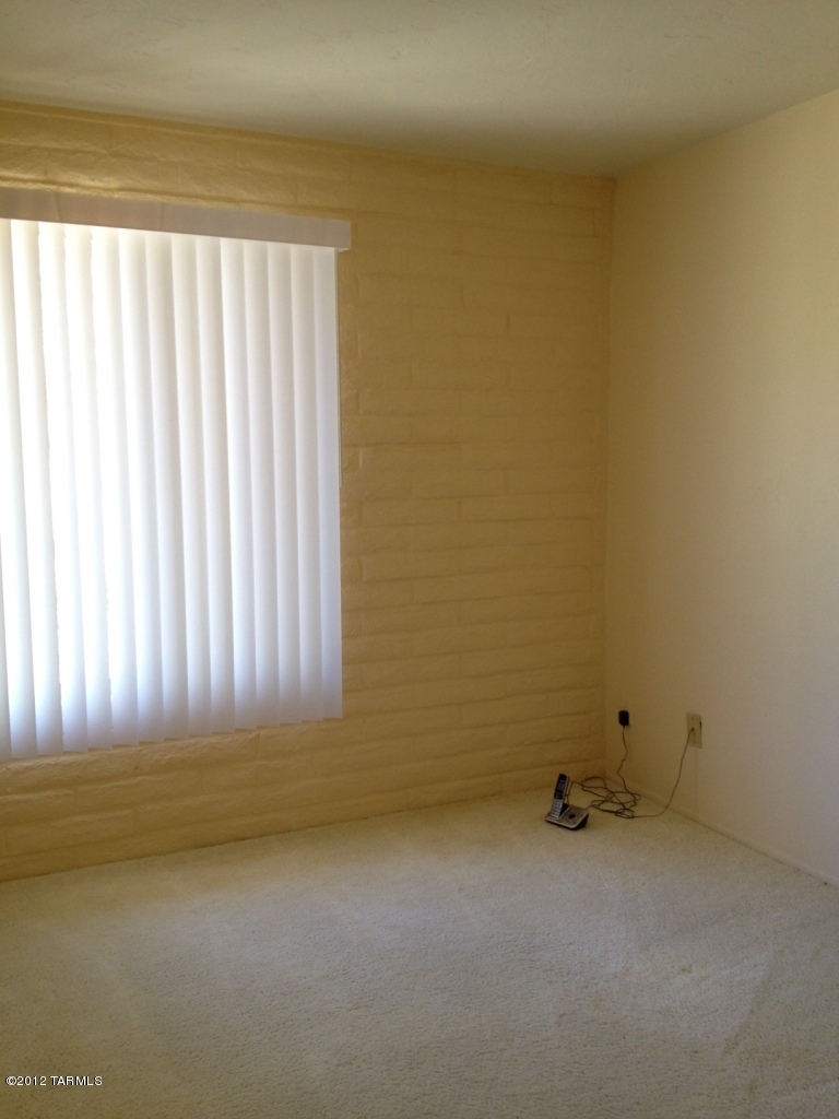 700 W Calle Dadivoso