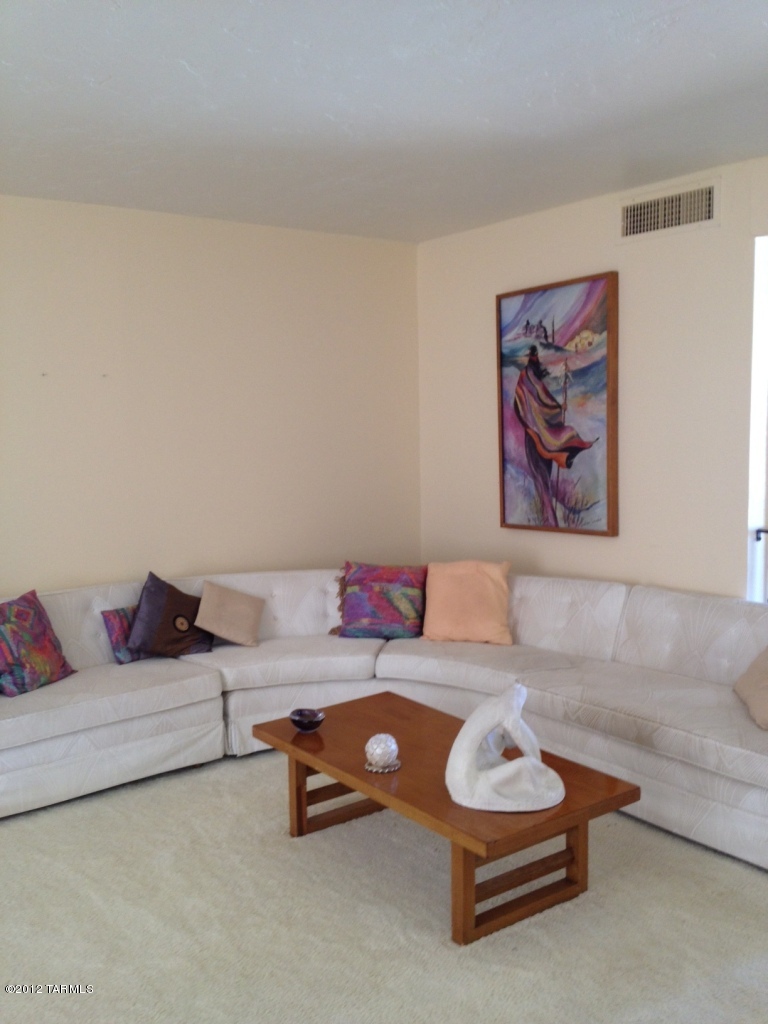 700 W Calle Dadivoso