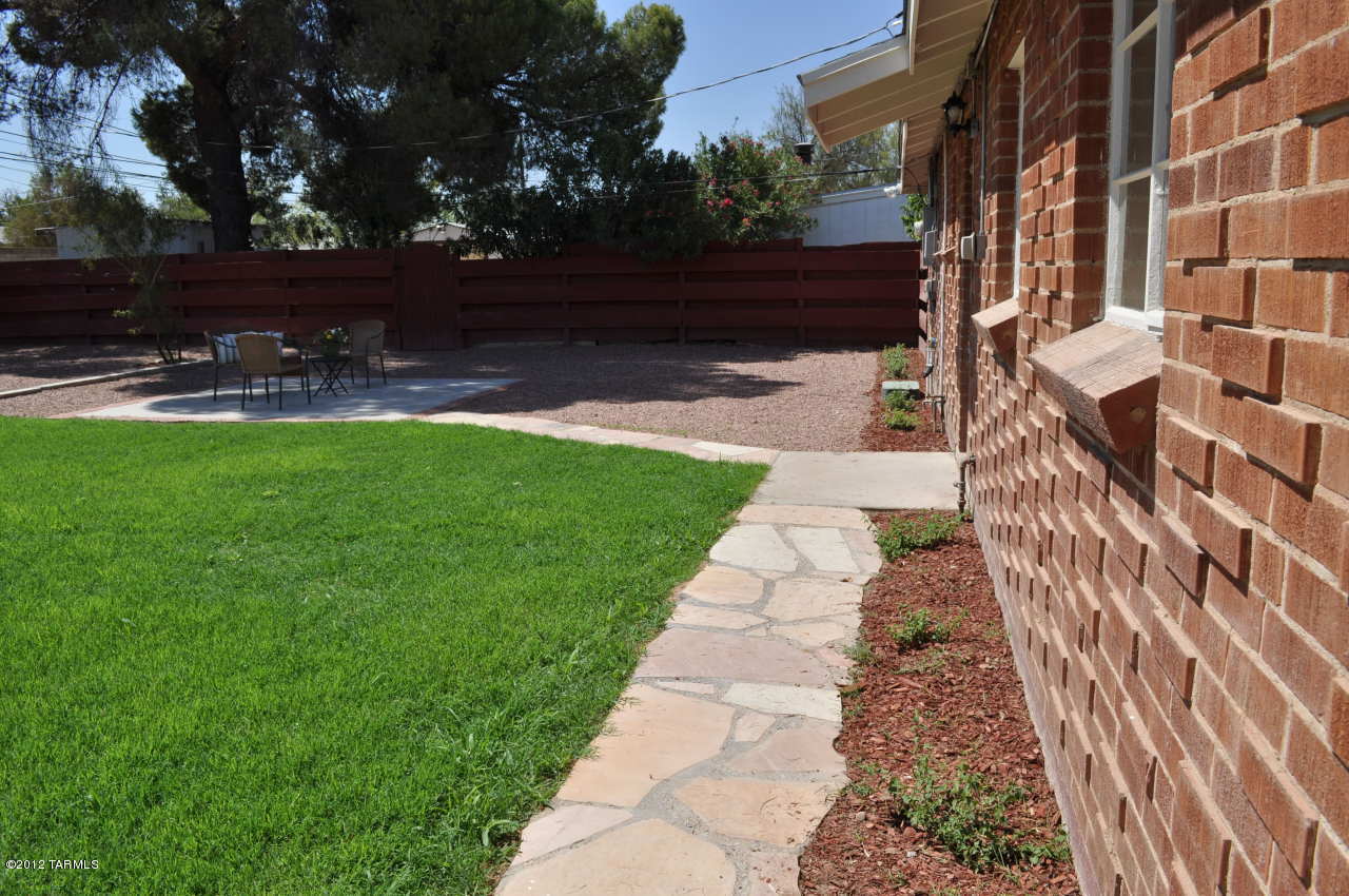 2774 N Dodge Boulevard