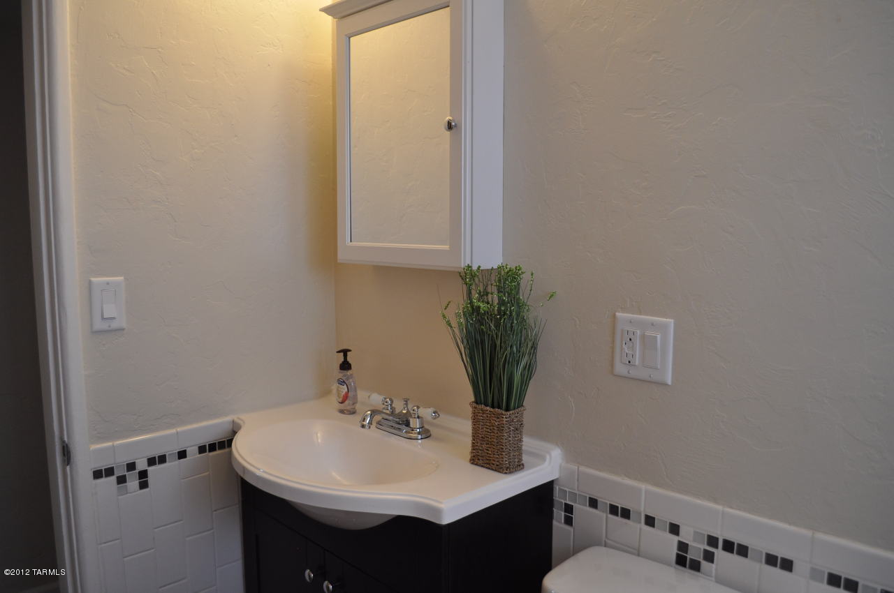 2774 N Dodge Boulevard