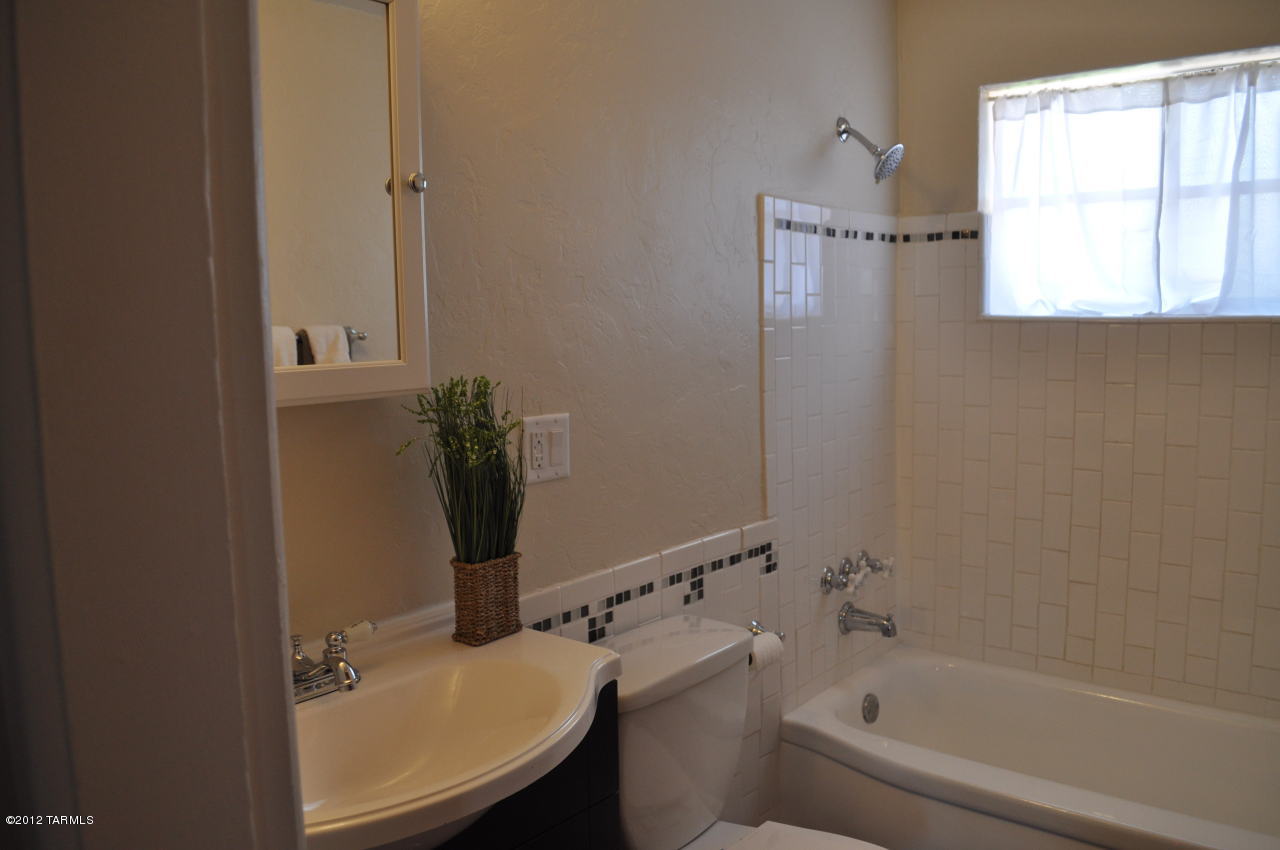 2774 N Dodge Boulevard