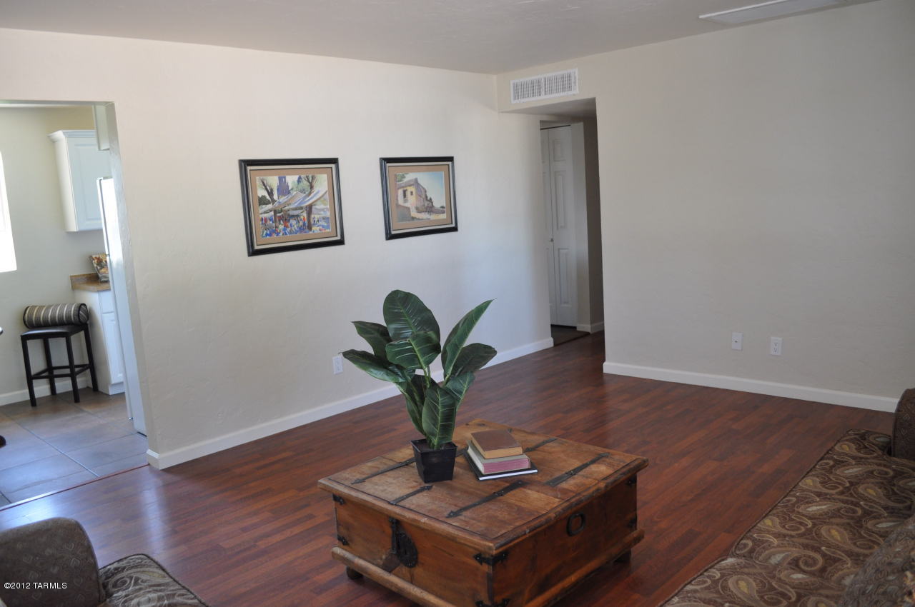 2774 N Dodge Boulevard