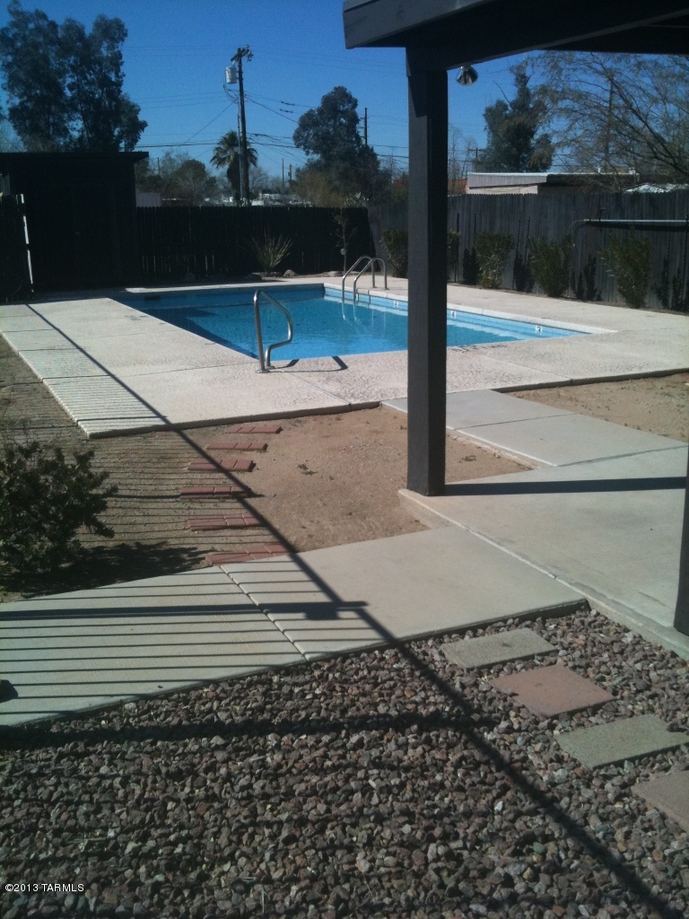 211 W Roger Road Unit: 2