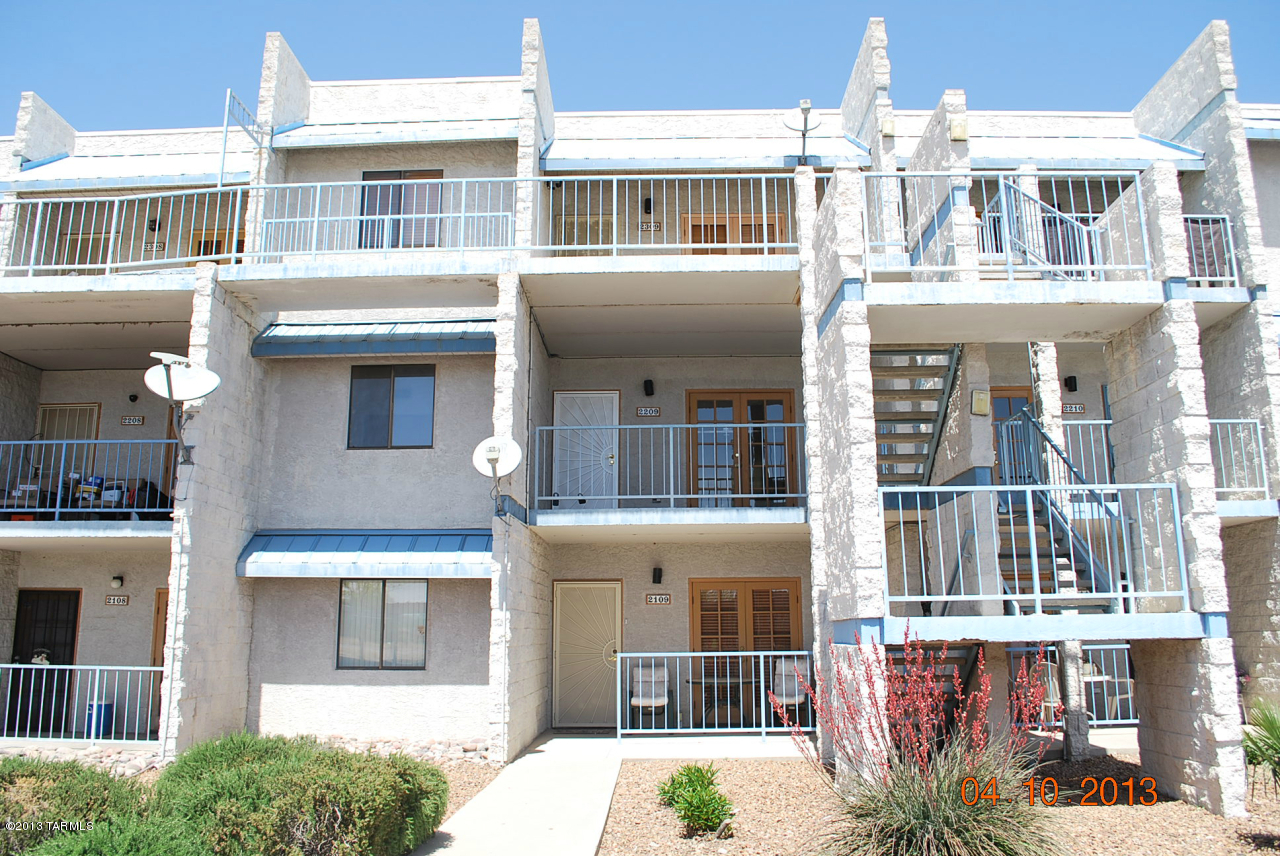 7777 E Golf Links Road Unit: 2209