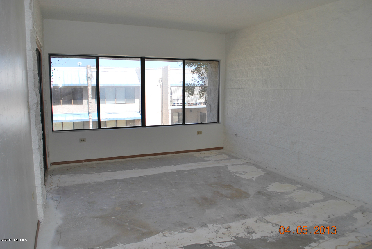 7777 E Golf Links Road Unit: 2209