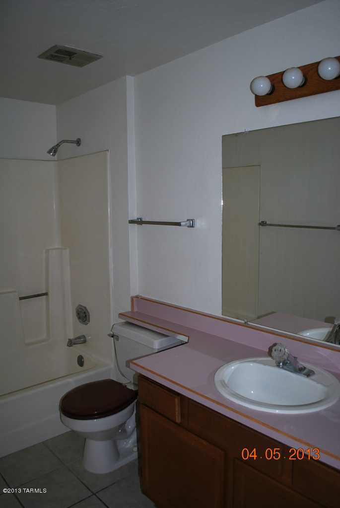 7777 E Golf Links Road Unit: 2209