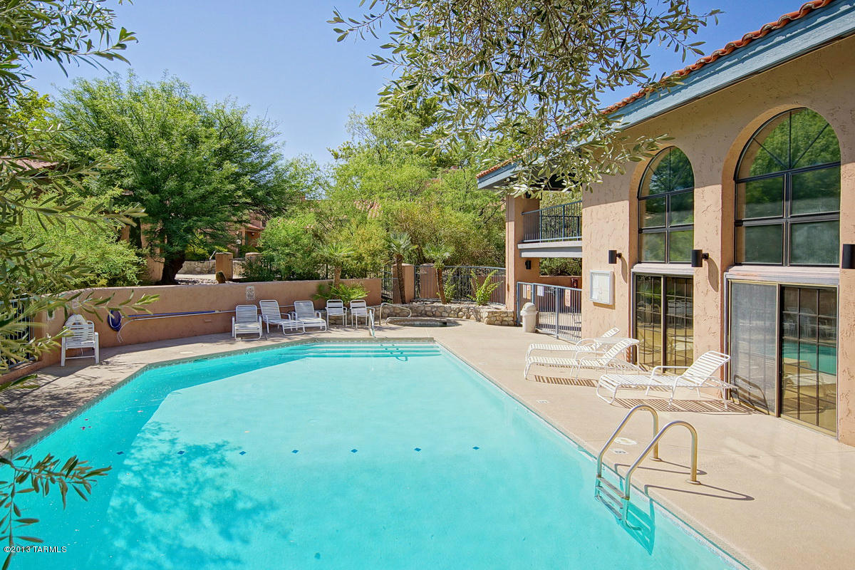 5412 N Paseo de la Terraza