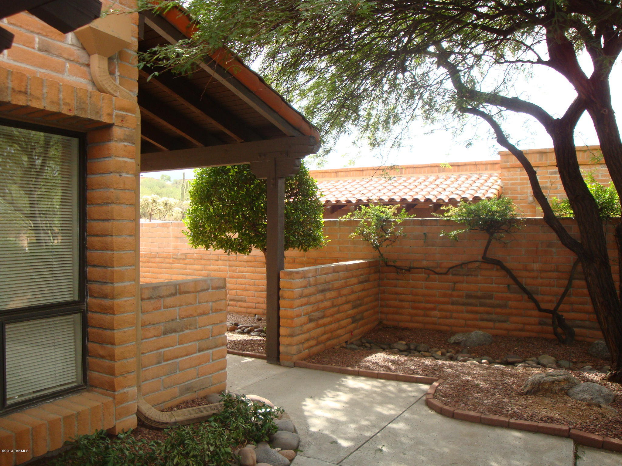 4640 N Camino Campero