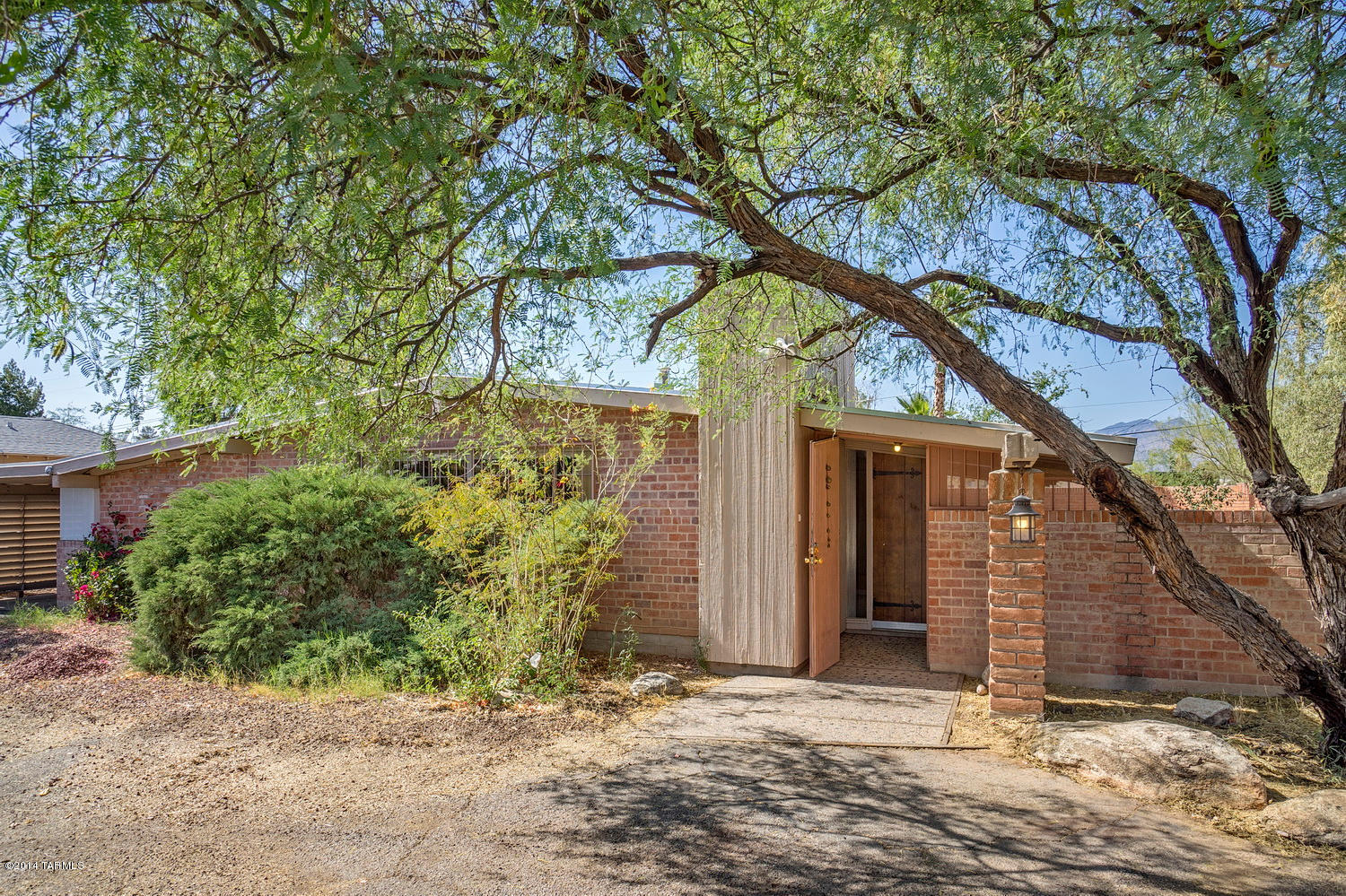 4043 E Camino De Palmas