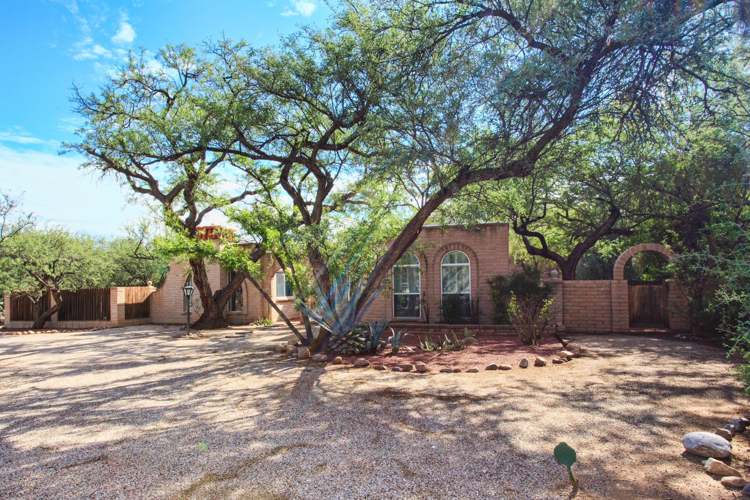 2492 N Shade Tree Lane