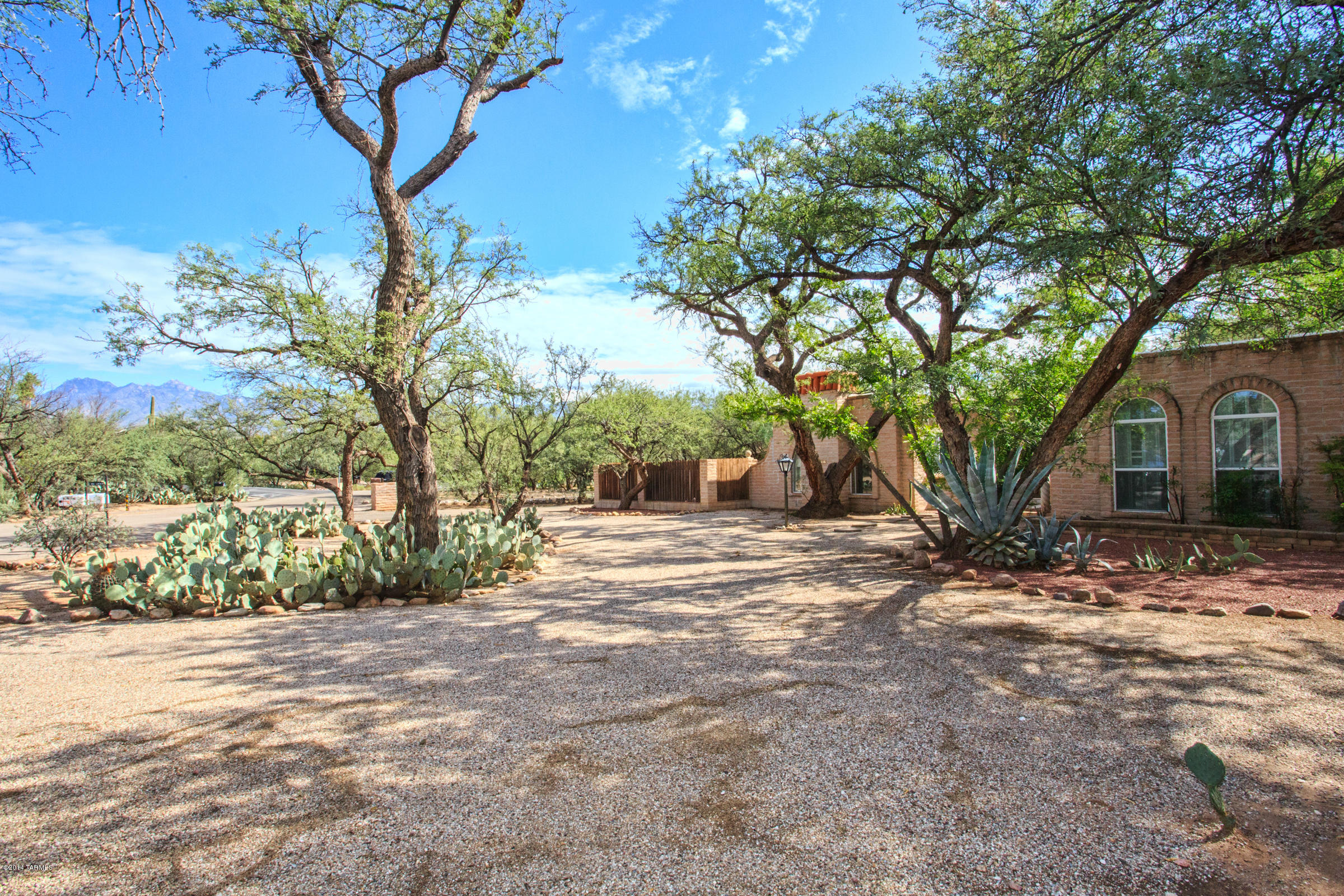 2492 N Shade Tree Lane