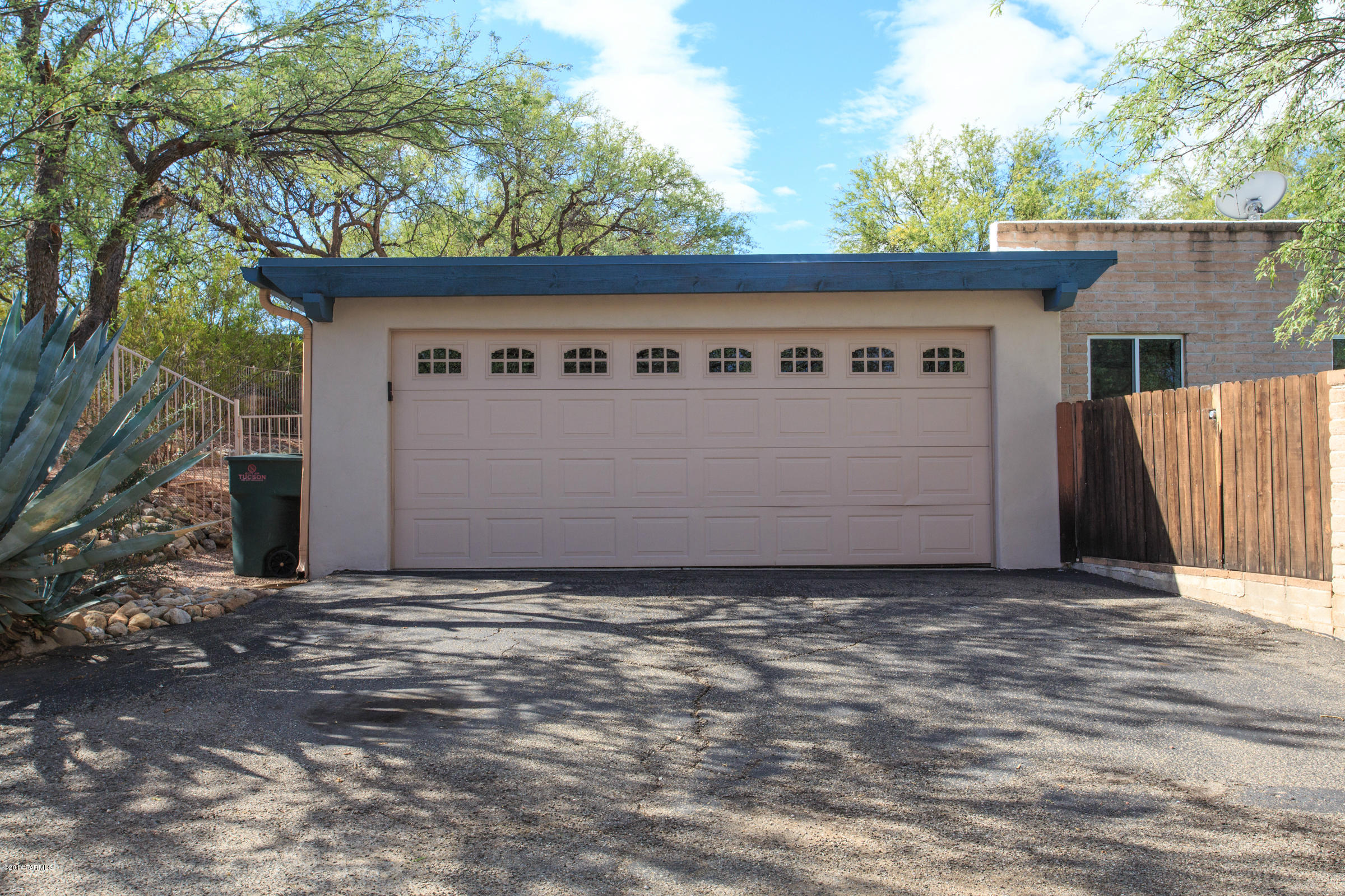 2492 N Shade Tree Lane