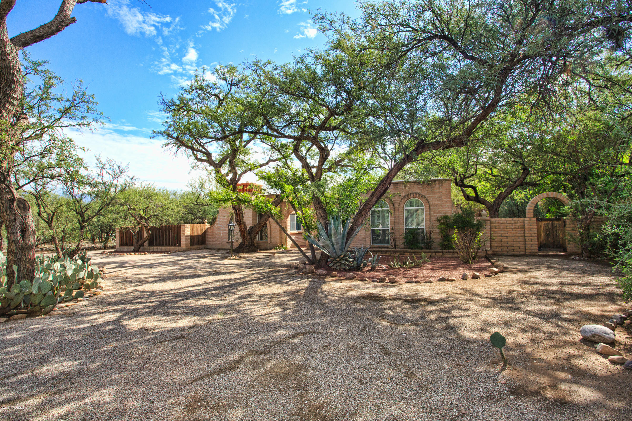 2492 N Shade Tree Lane
