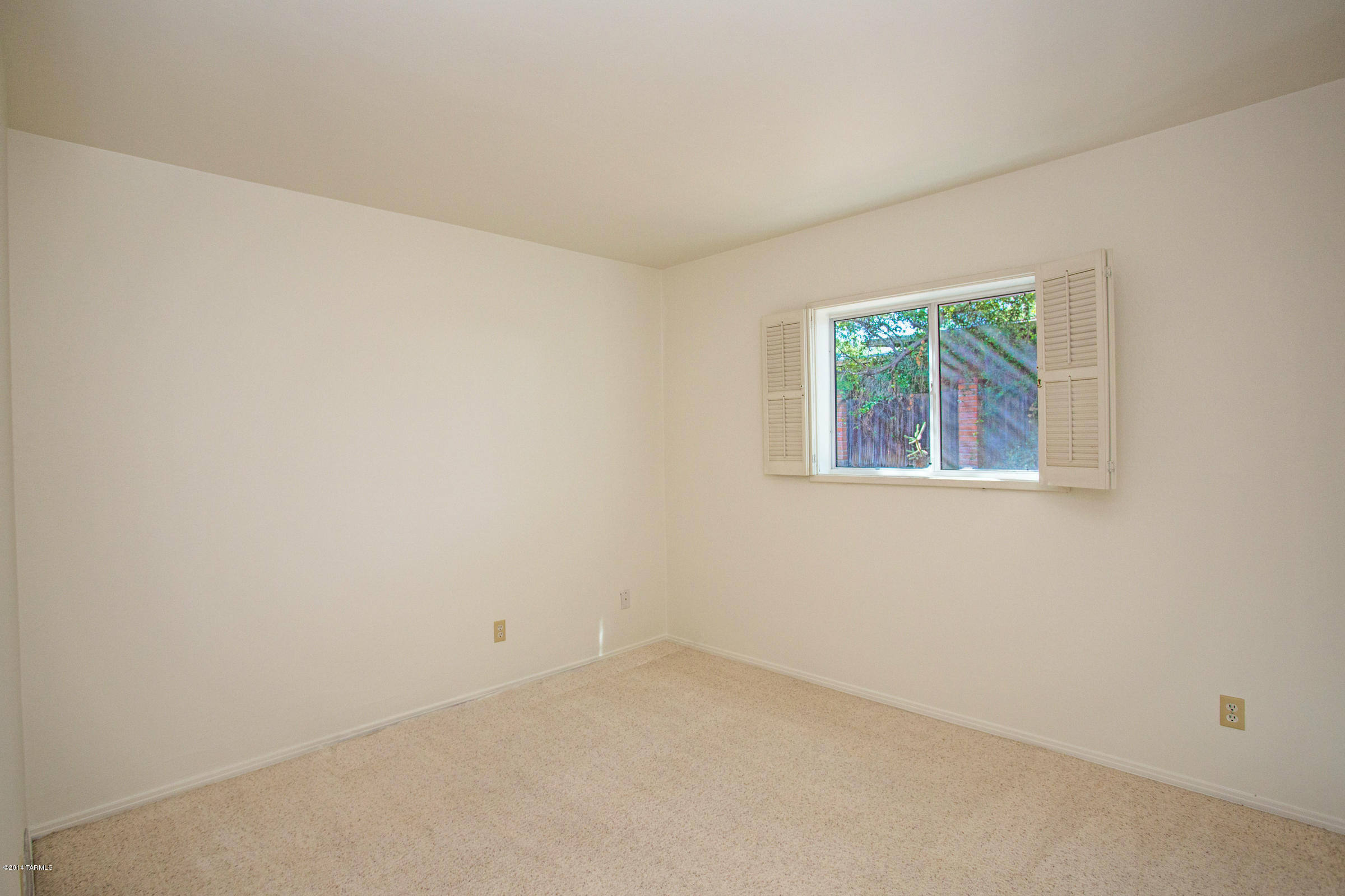 2492 N Shade Tree Lane