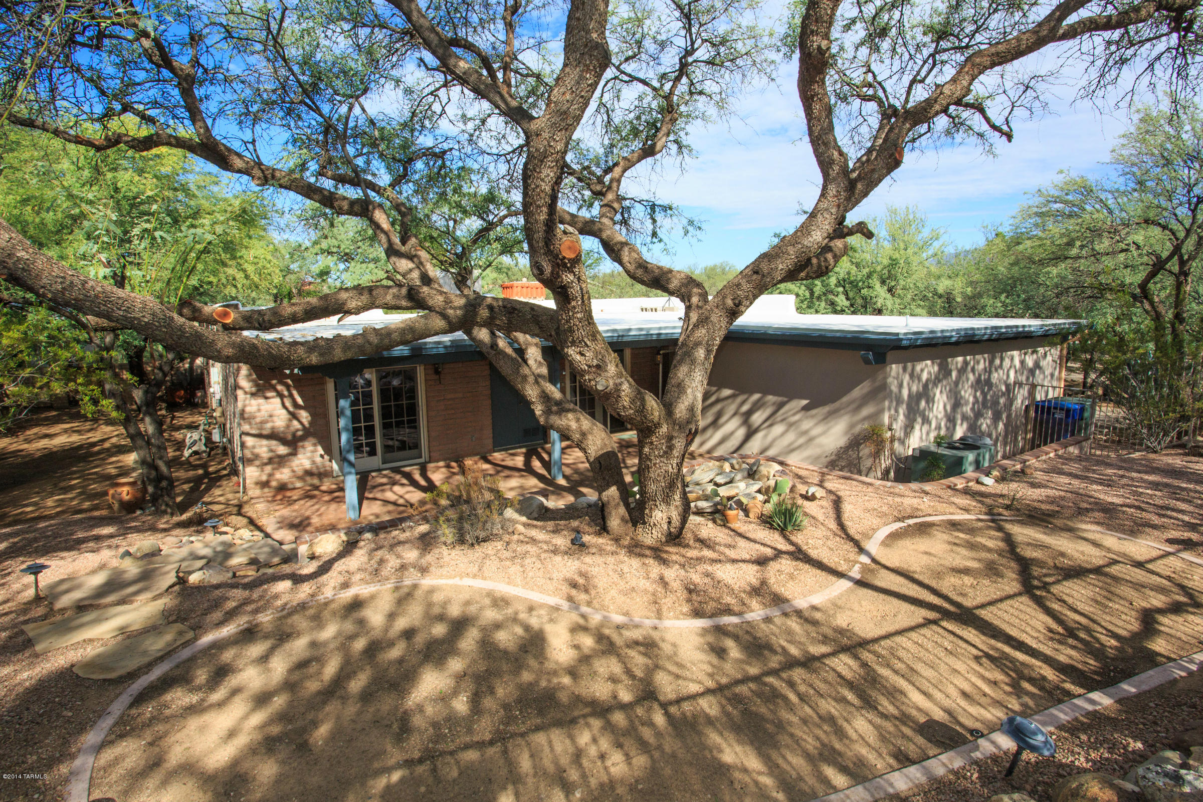 2492 N Shade Tree Lane