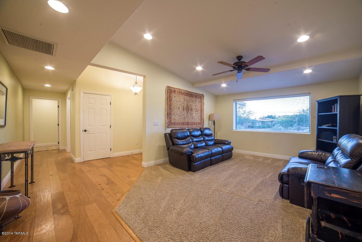 4930 N Calle Primula
