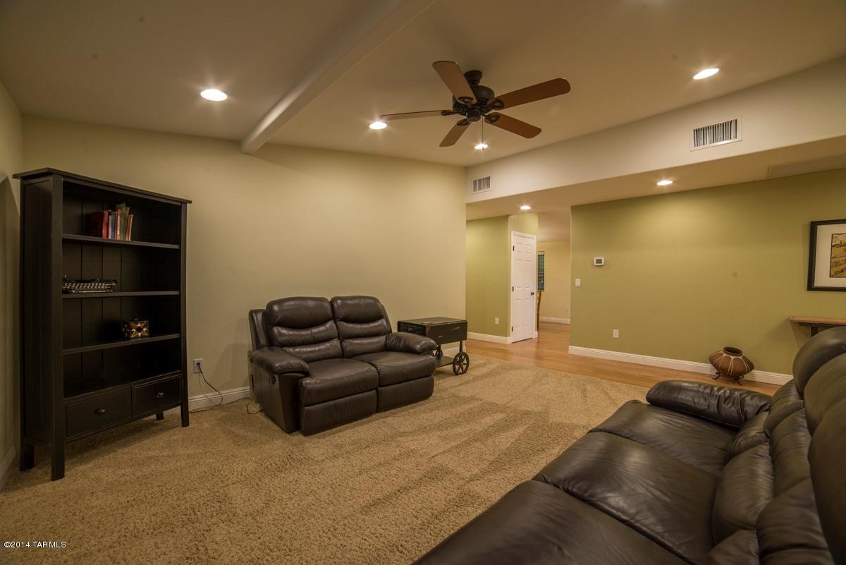 4930 N Calle Primula