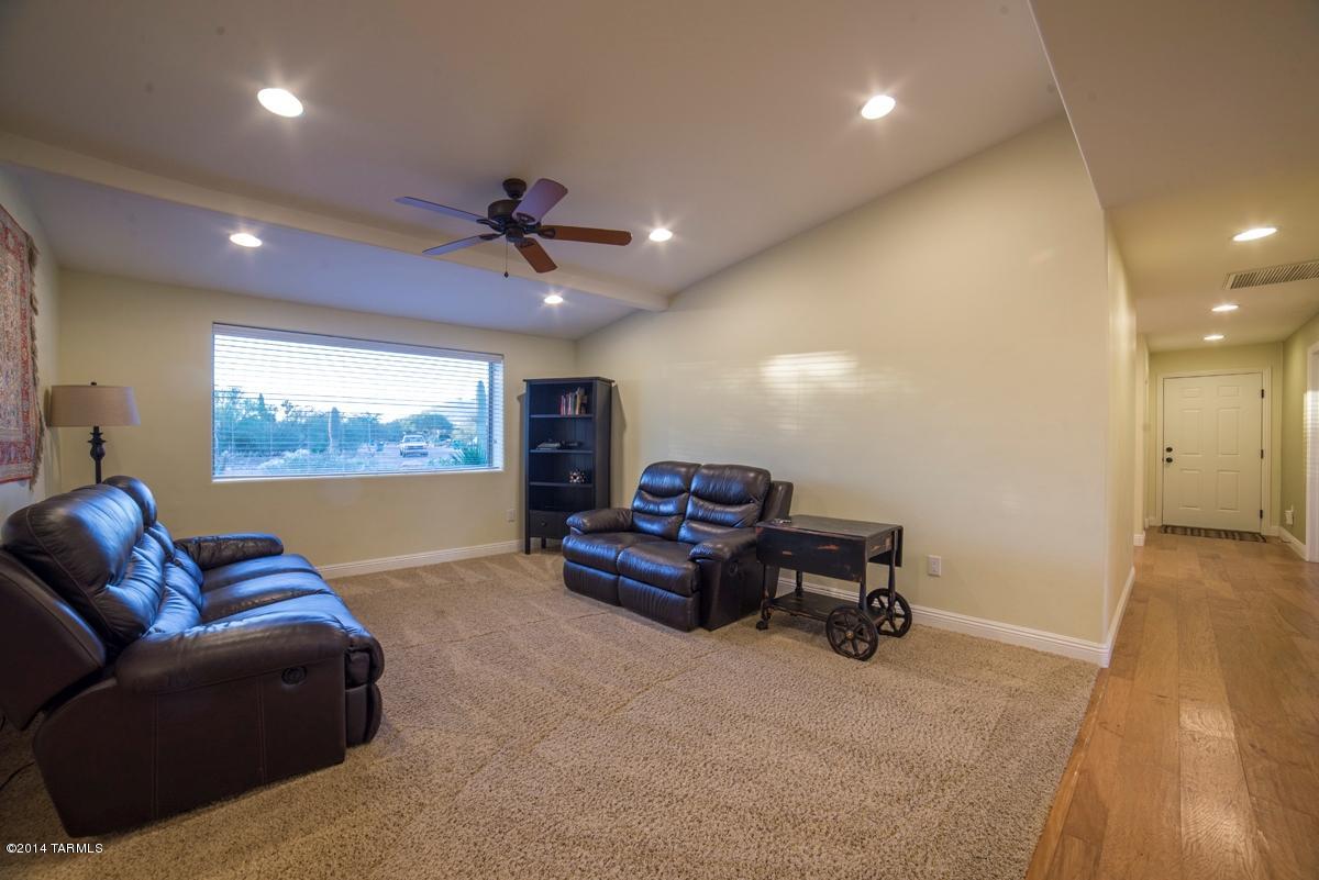 4930 N Calle Primula