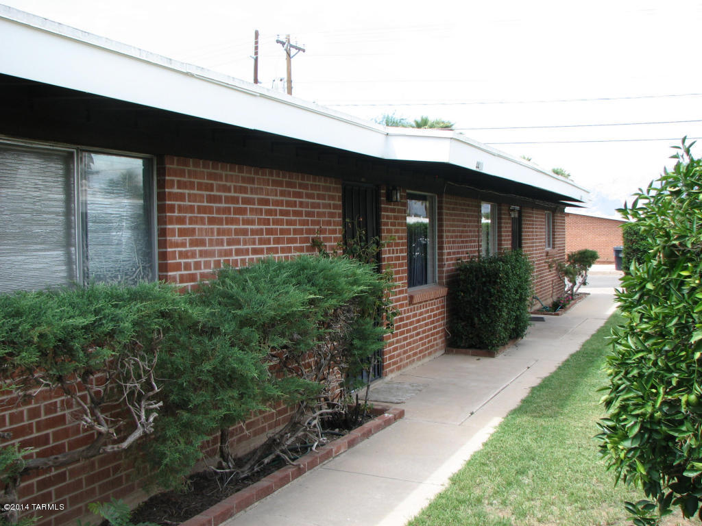 4416-4422 E Lee Street