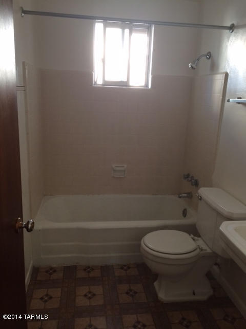 4408-4414 E Lee Street