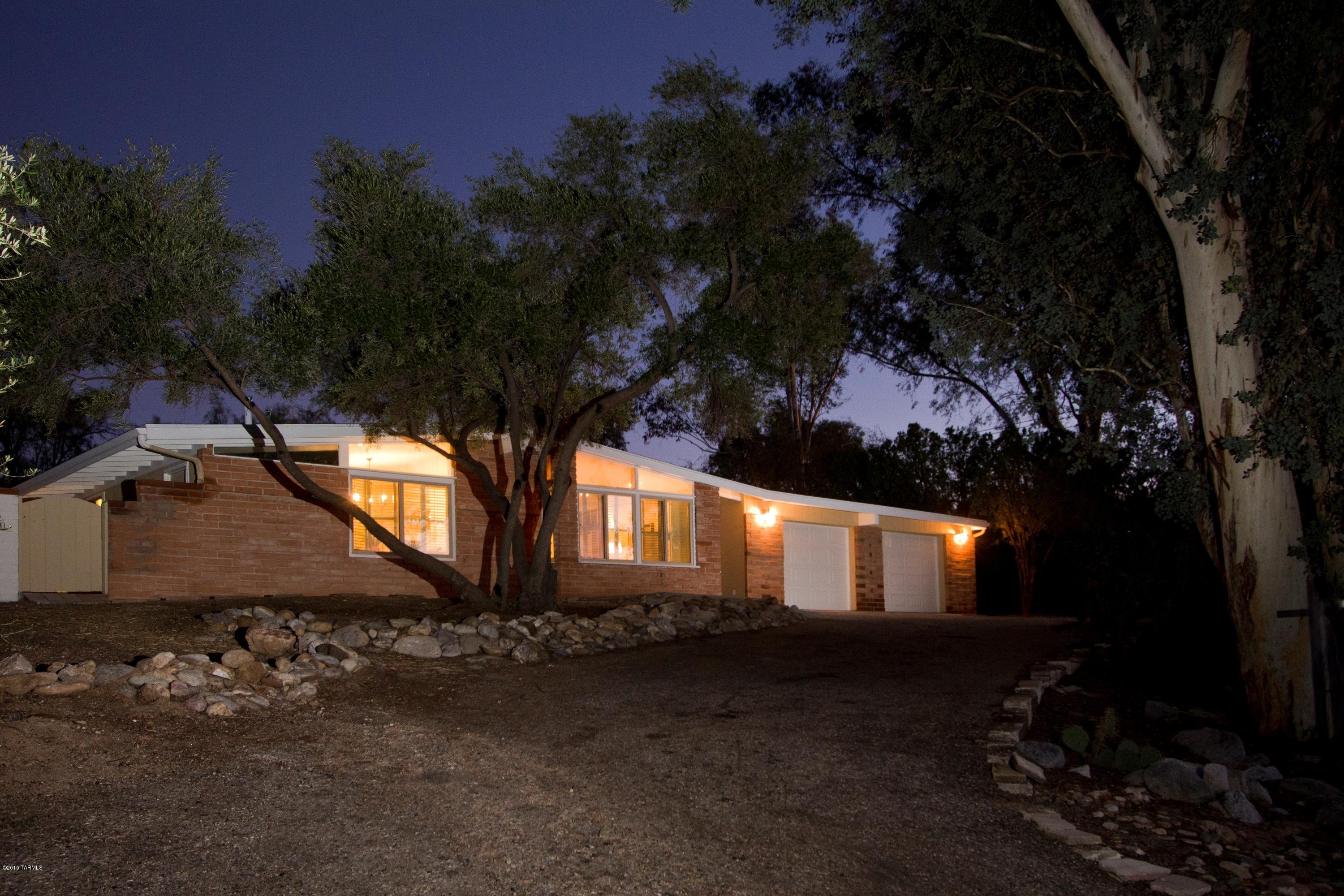 2862 N Indian Ruins Road