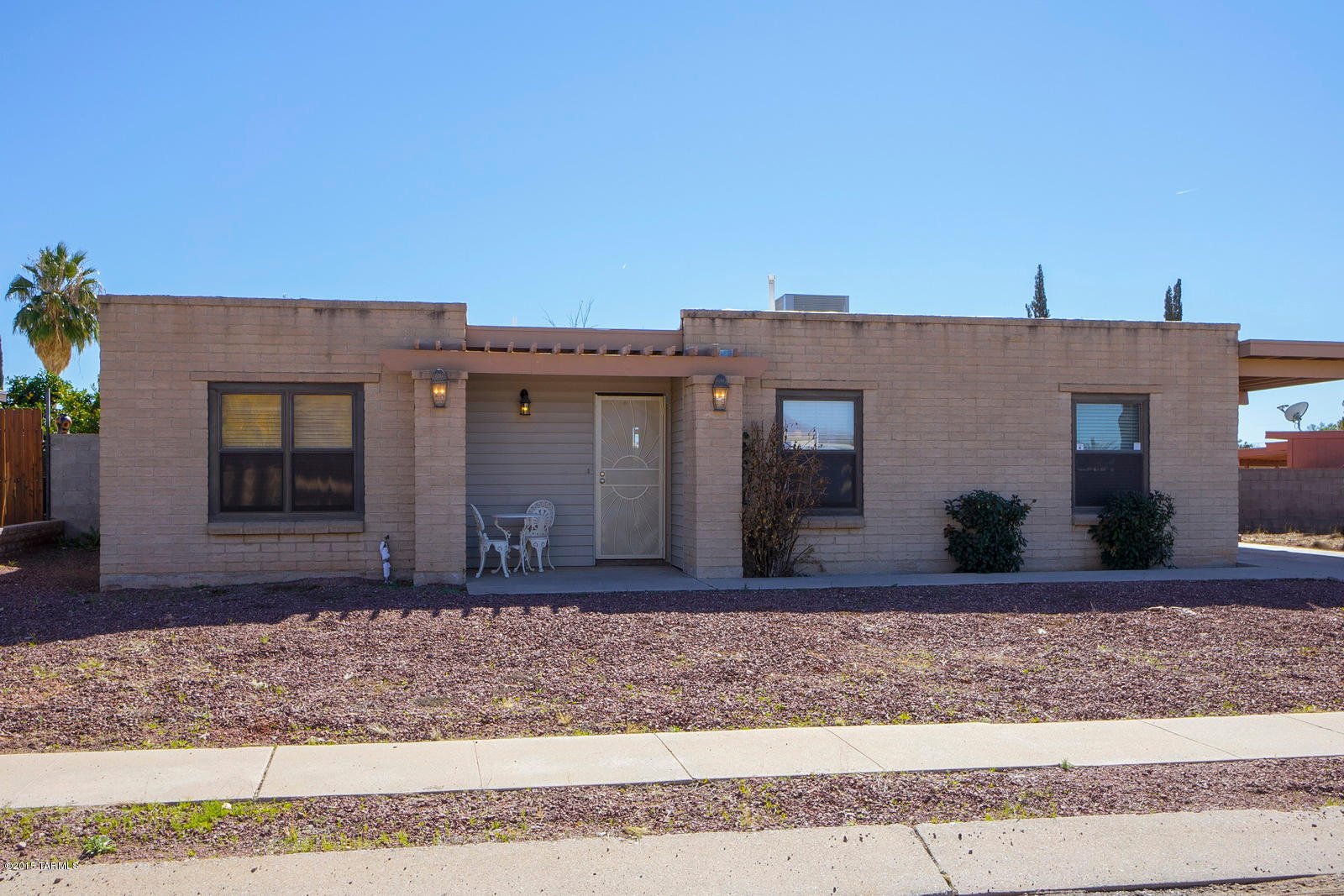 7322 E Victoria Drive