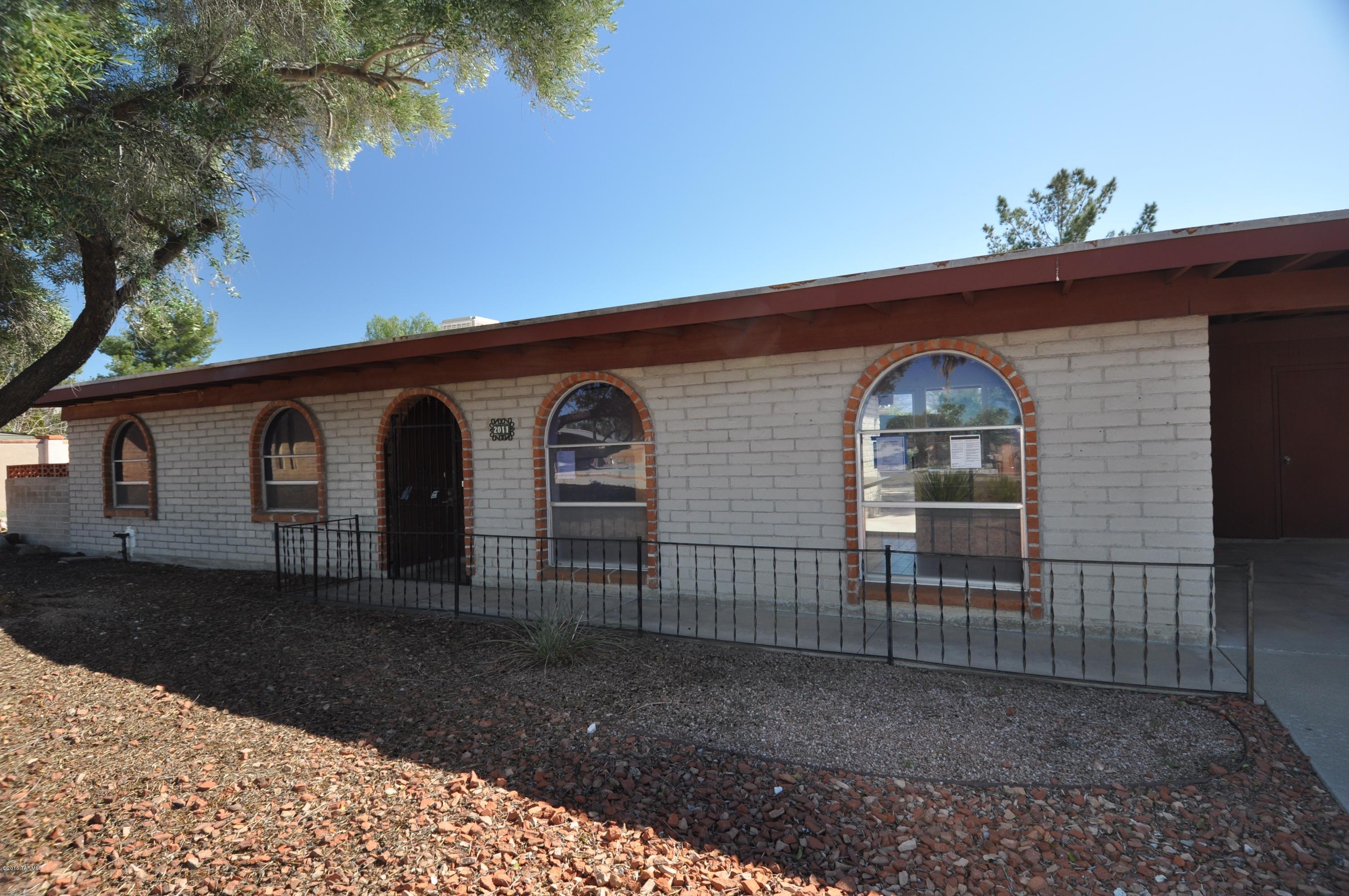 2011 S Faye Place