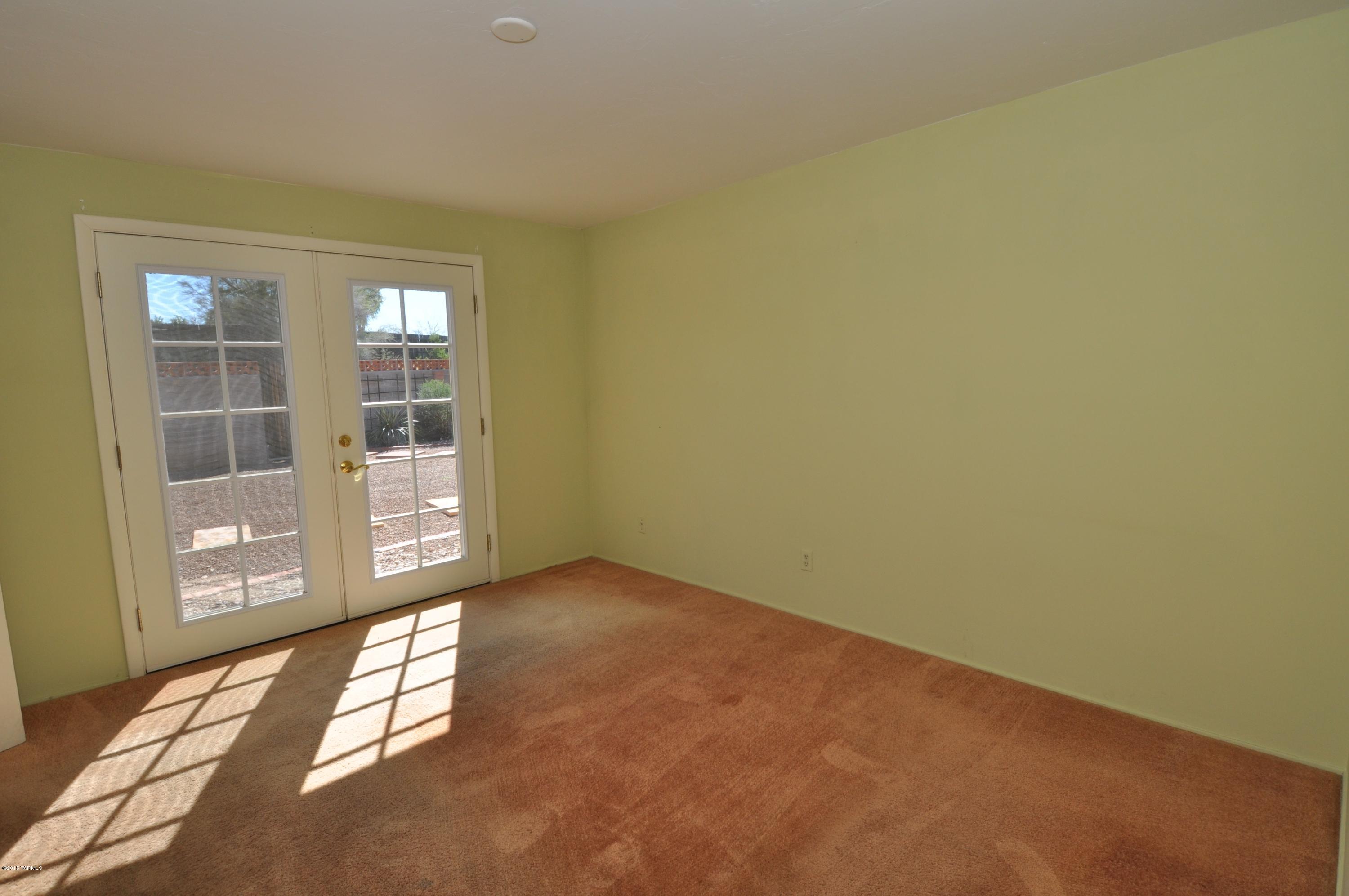 2011 S Faye Place