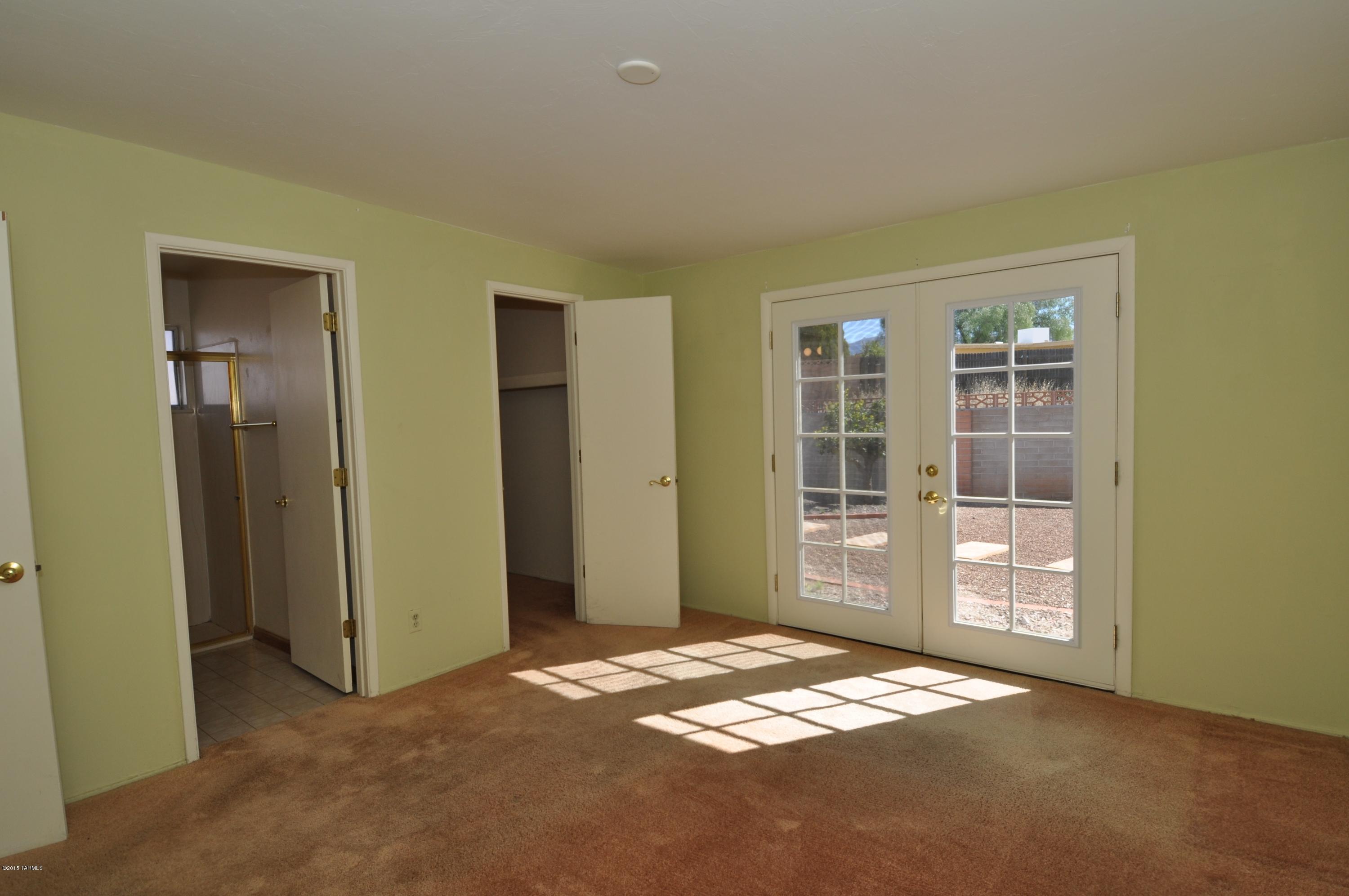 2011 S Faye Place
