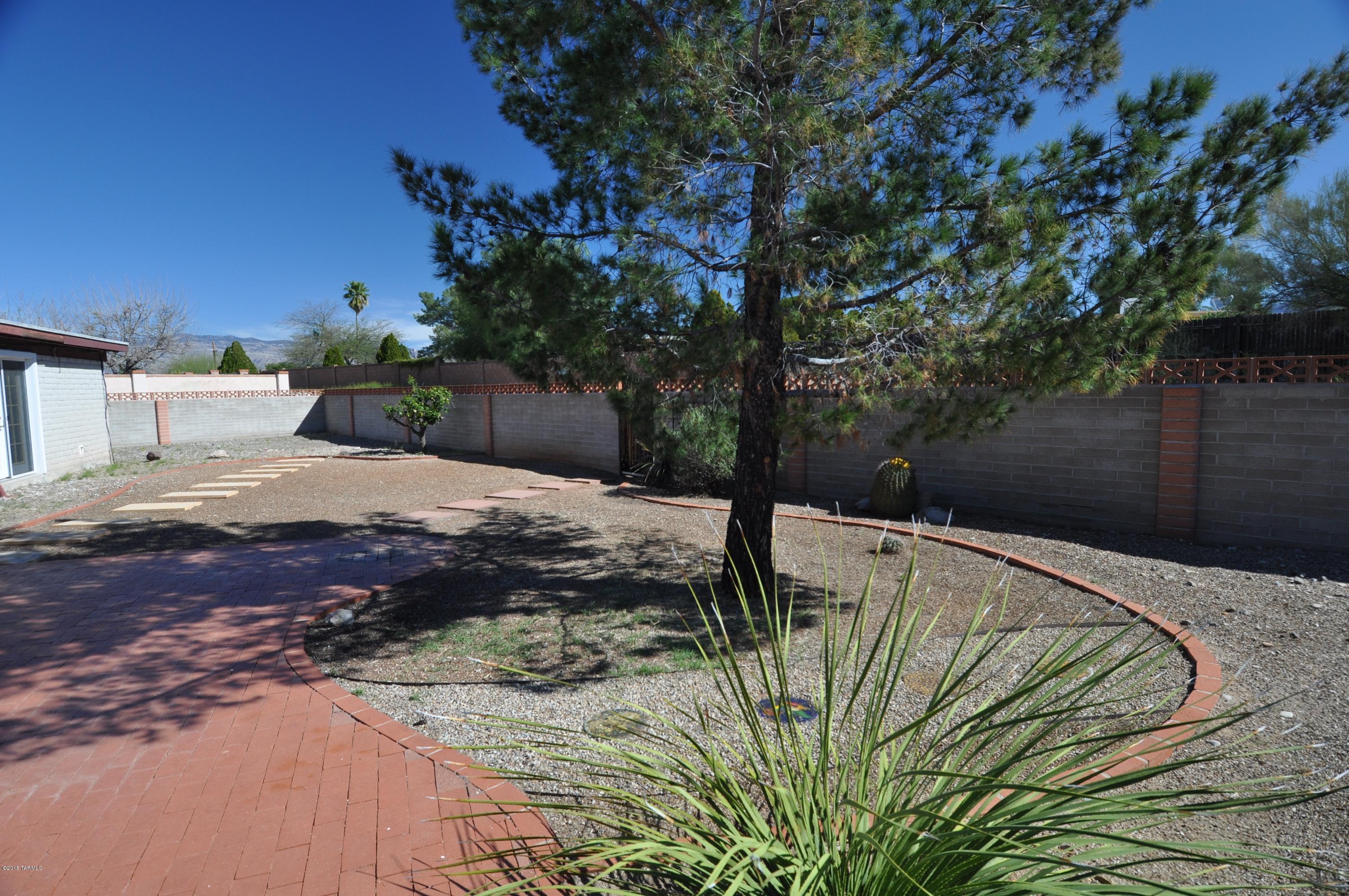 2011 S Faye Place