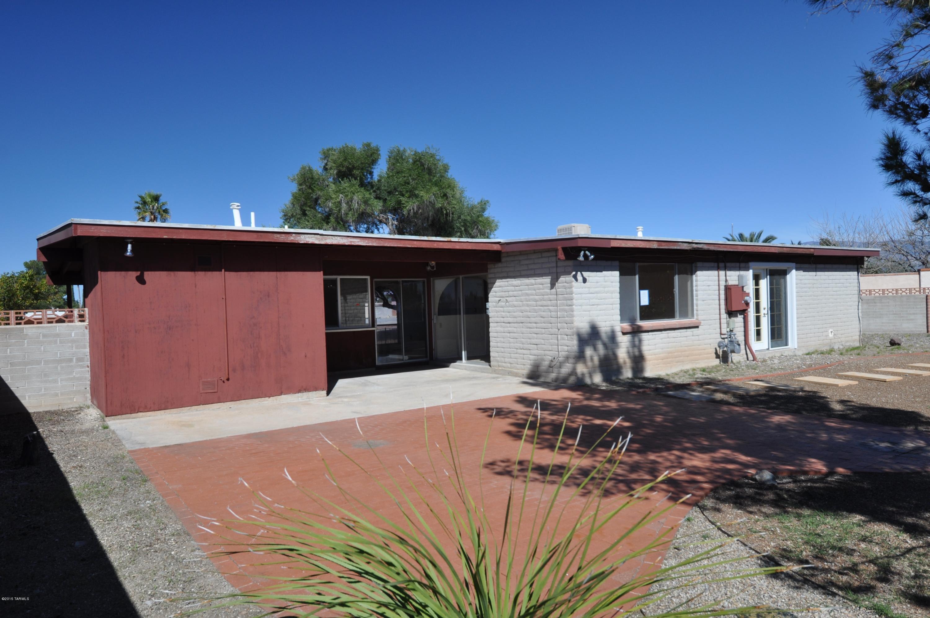 2011 S Faye Place