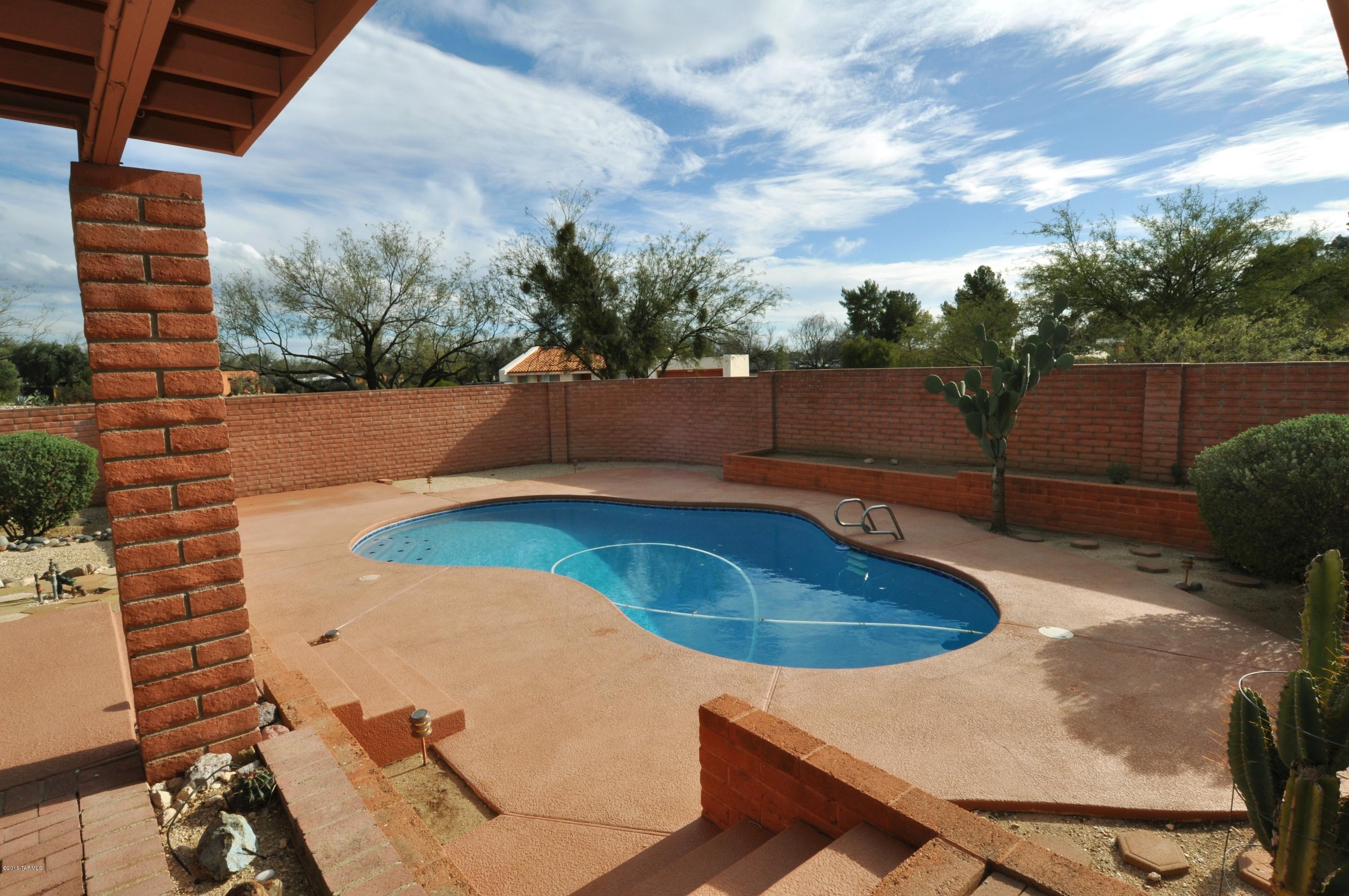3326 N Camino Los Brazos