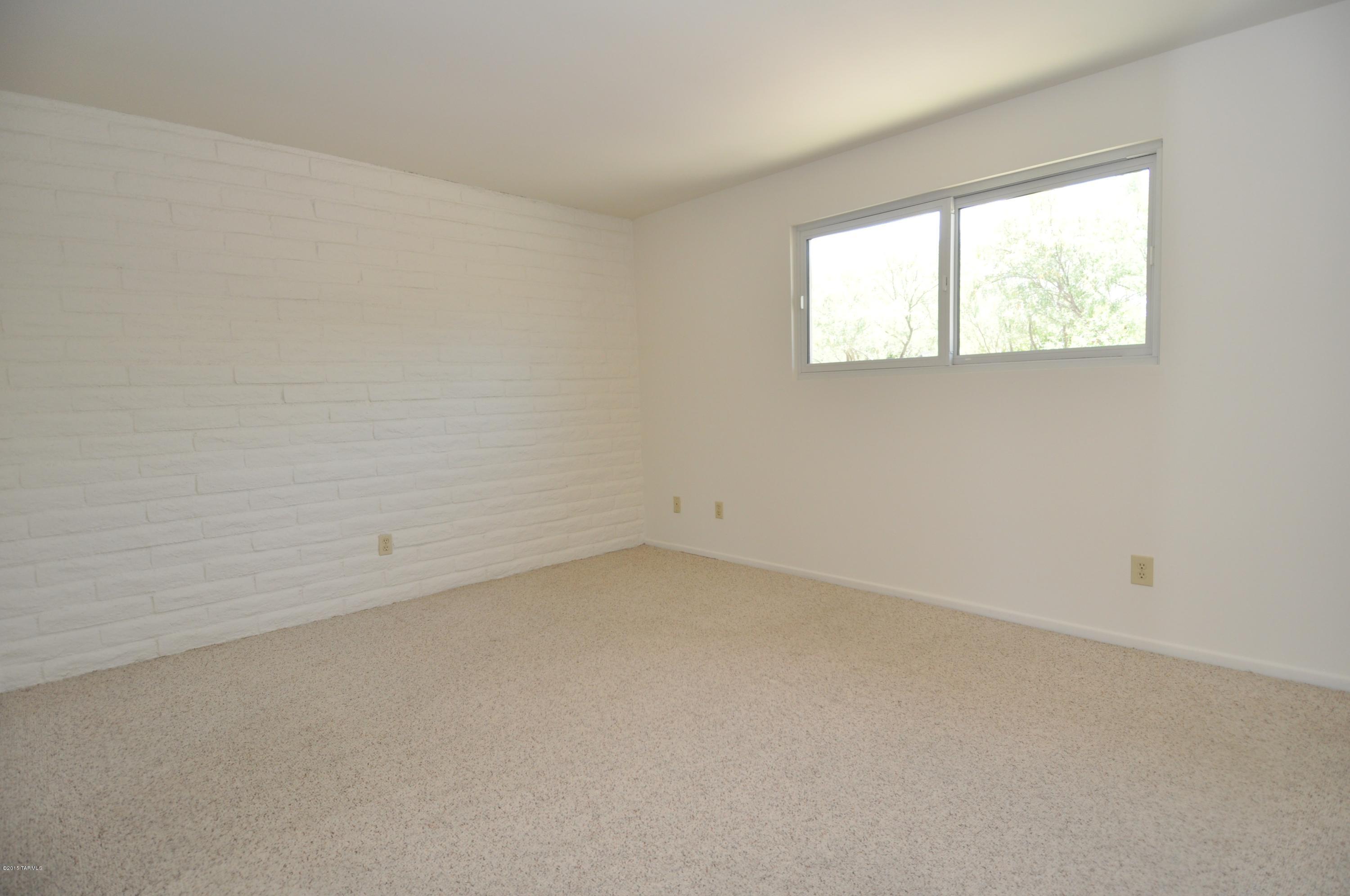 3326 N Camino Los Brazos