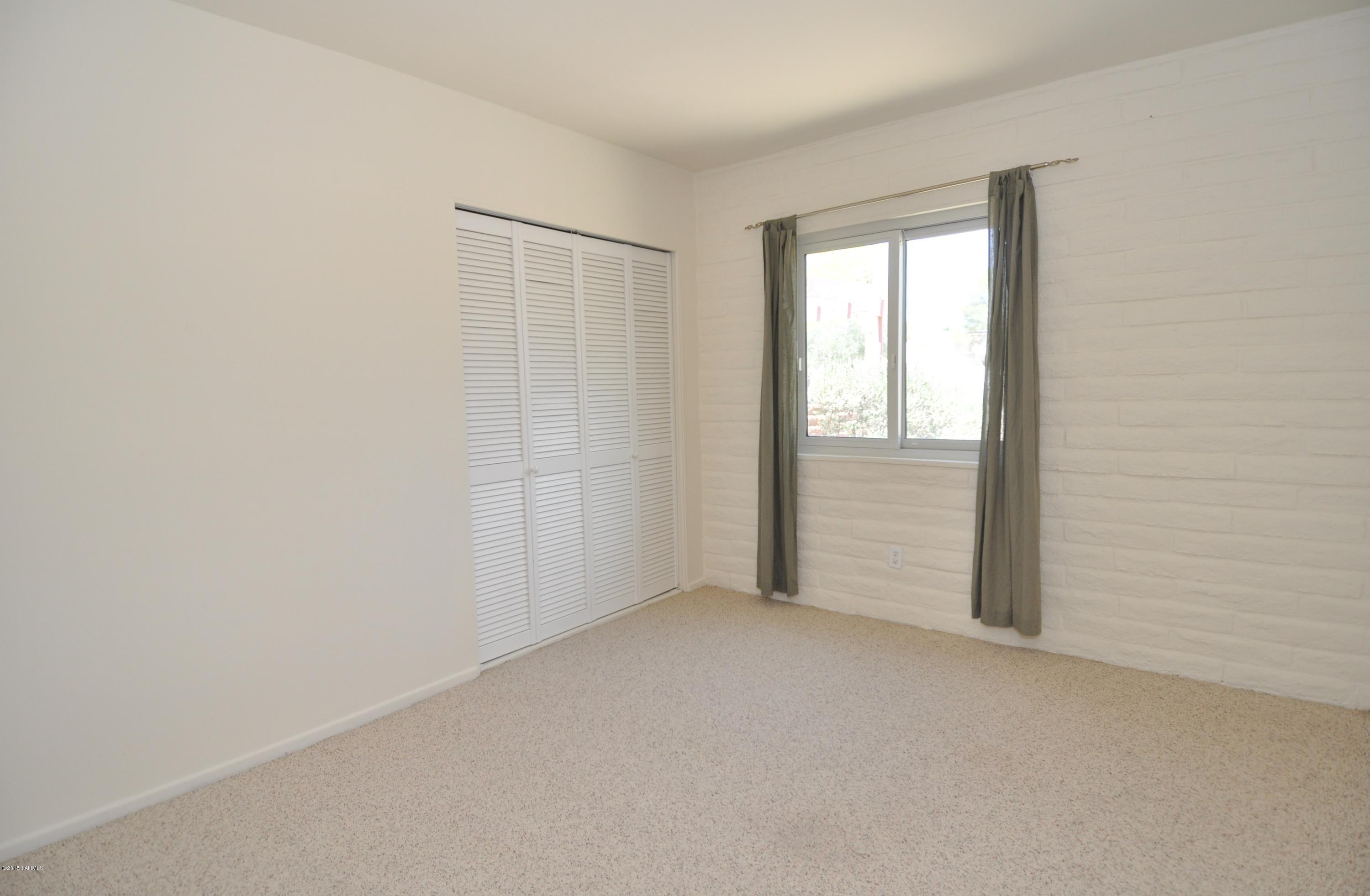 3326 N Camino Los Brazos