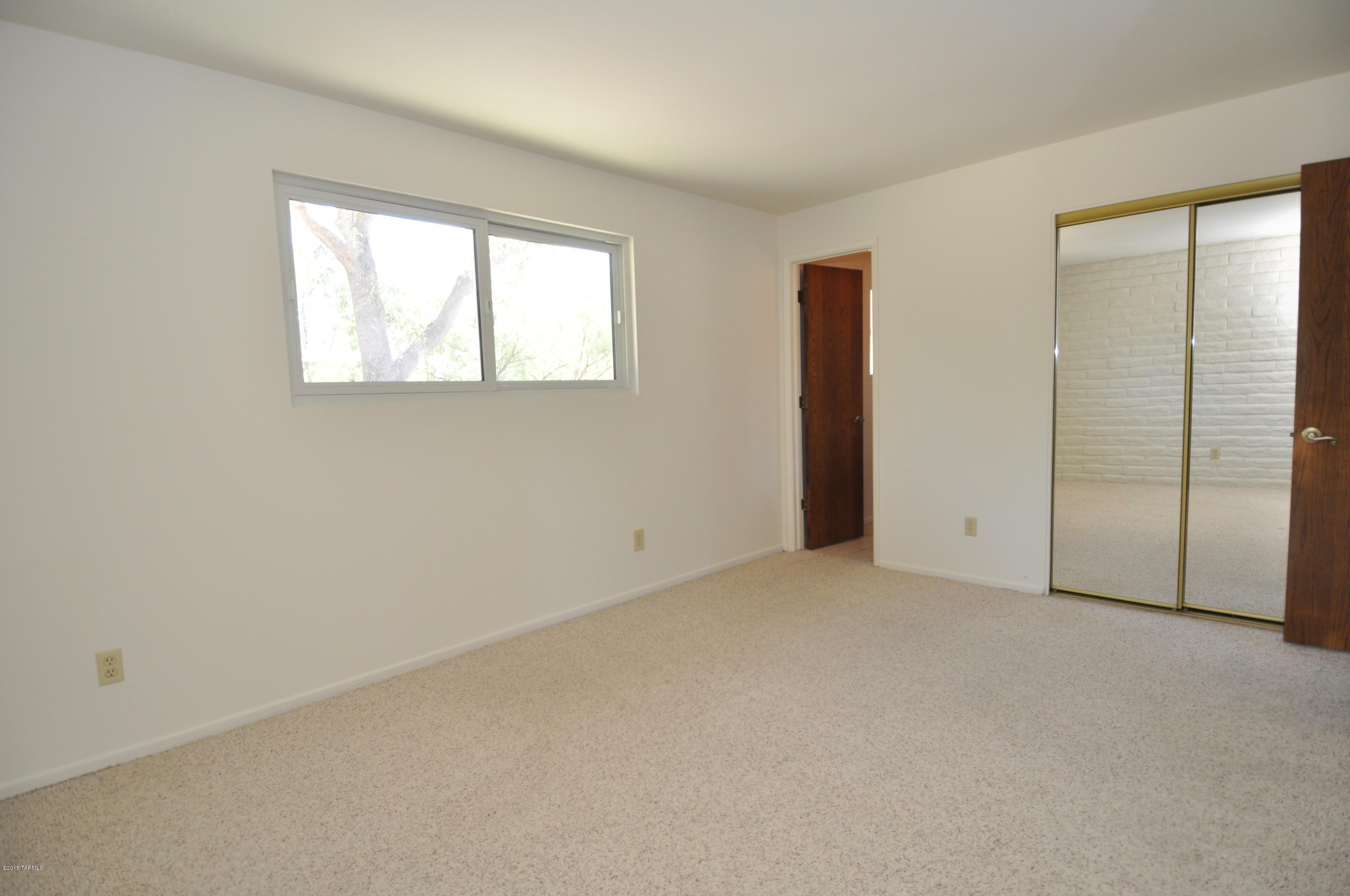 3326 N Camino Los Brazos