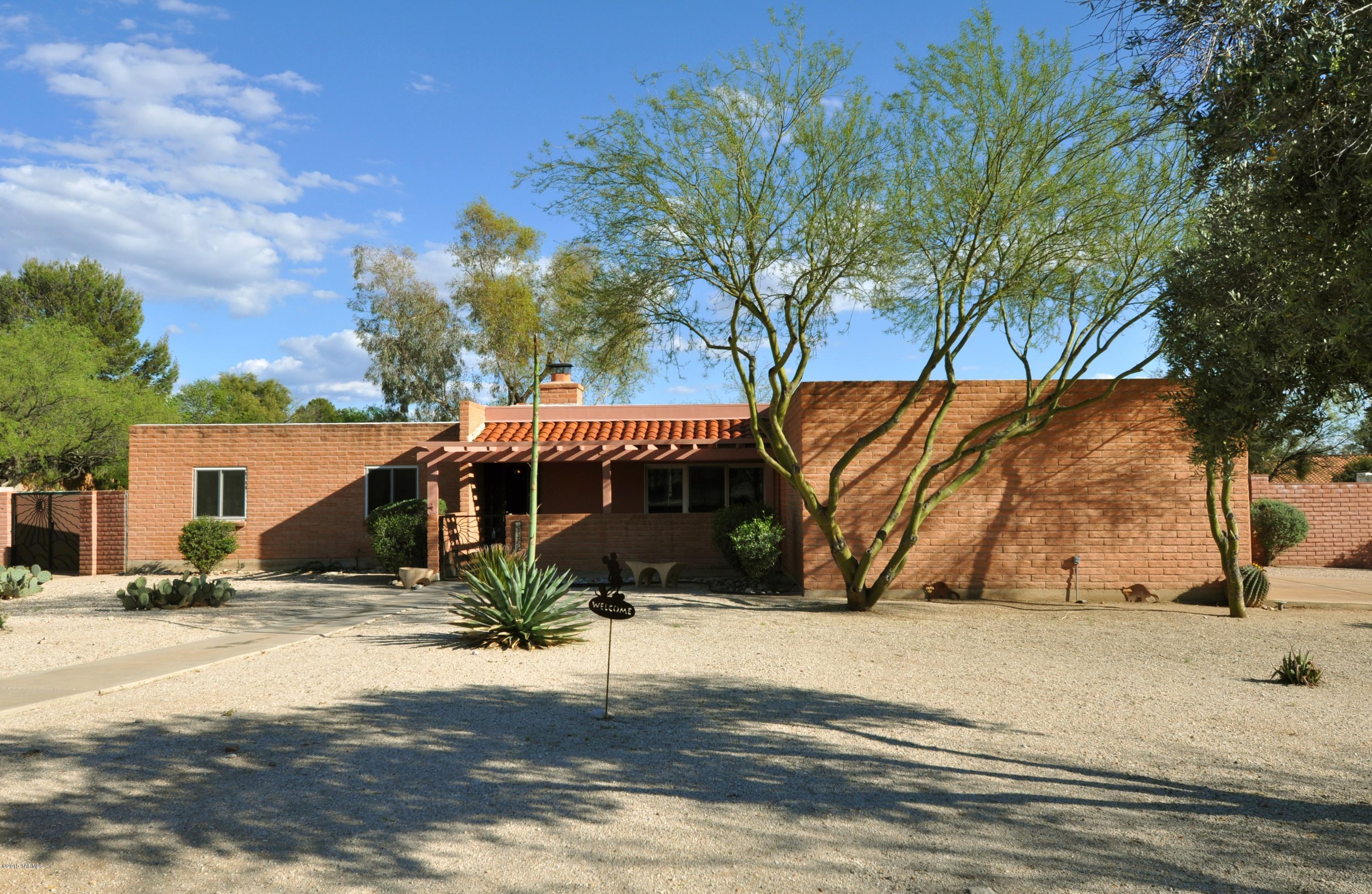 3326 N Camino Los Brazos