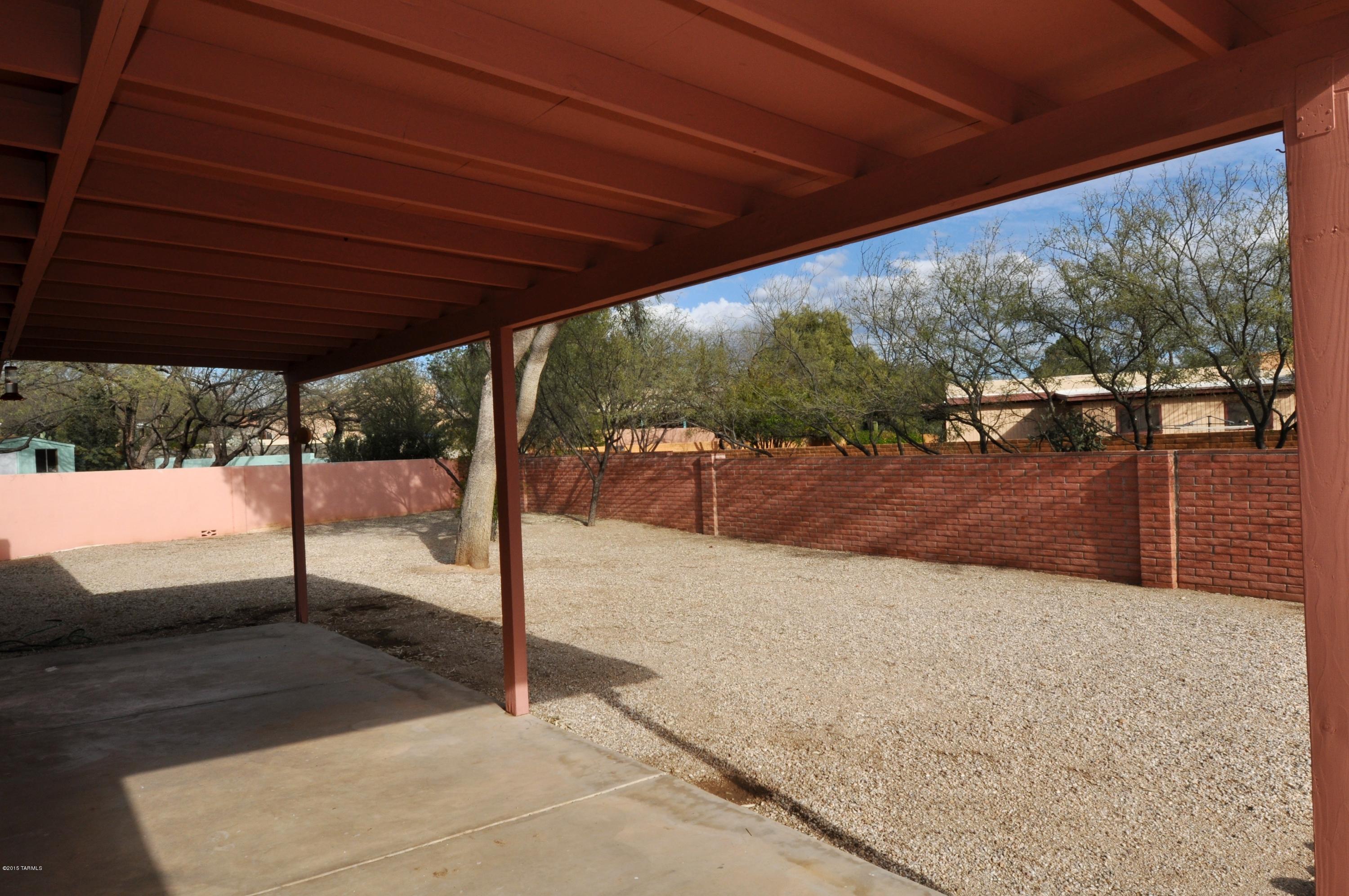 3326 N Camino Los Brazos