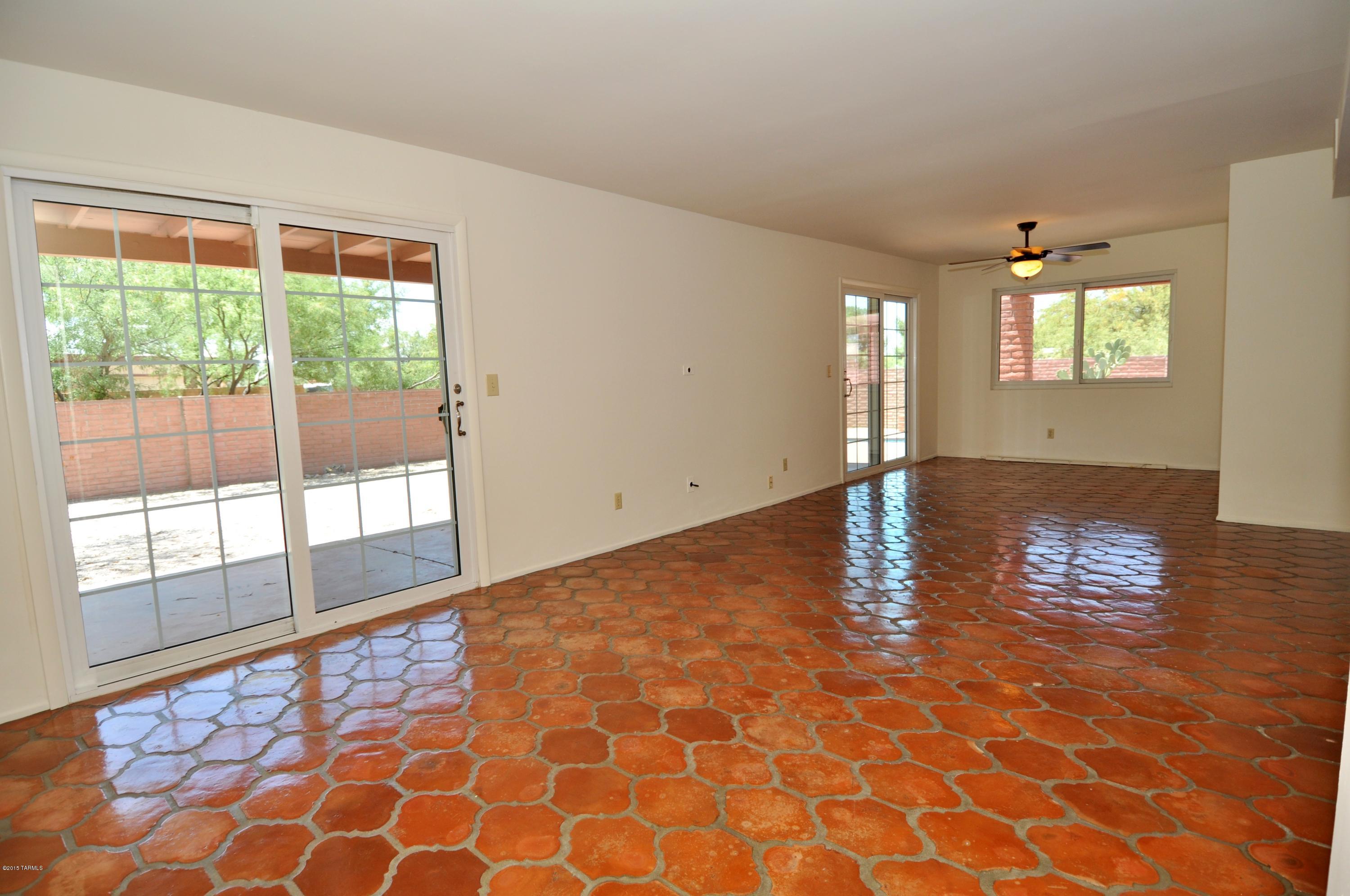 3326 N Camino Los Brazos