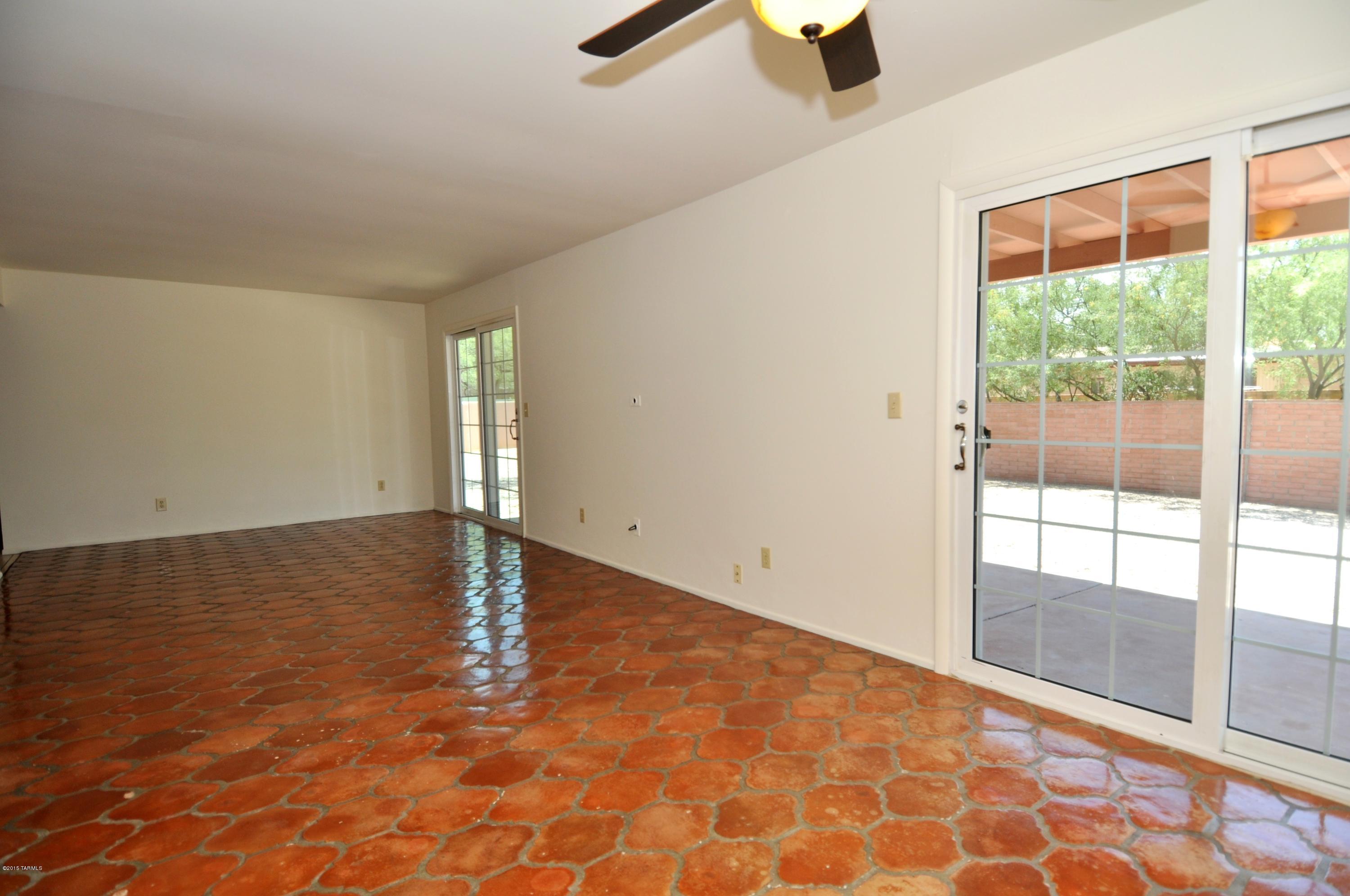 3326 N Camino Los Brazos