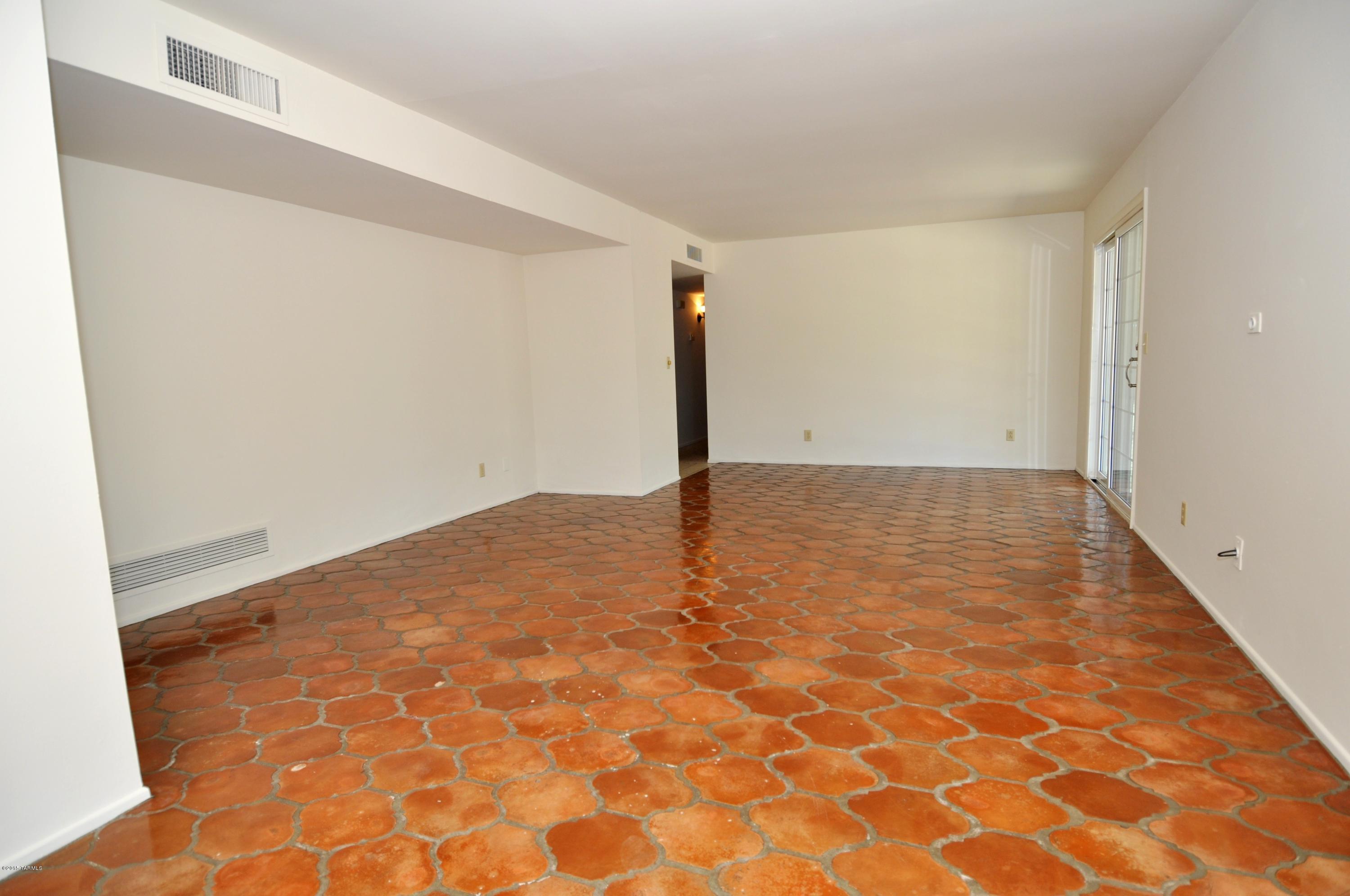 3326 N Camino Los Brazos