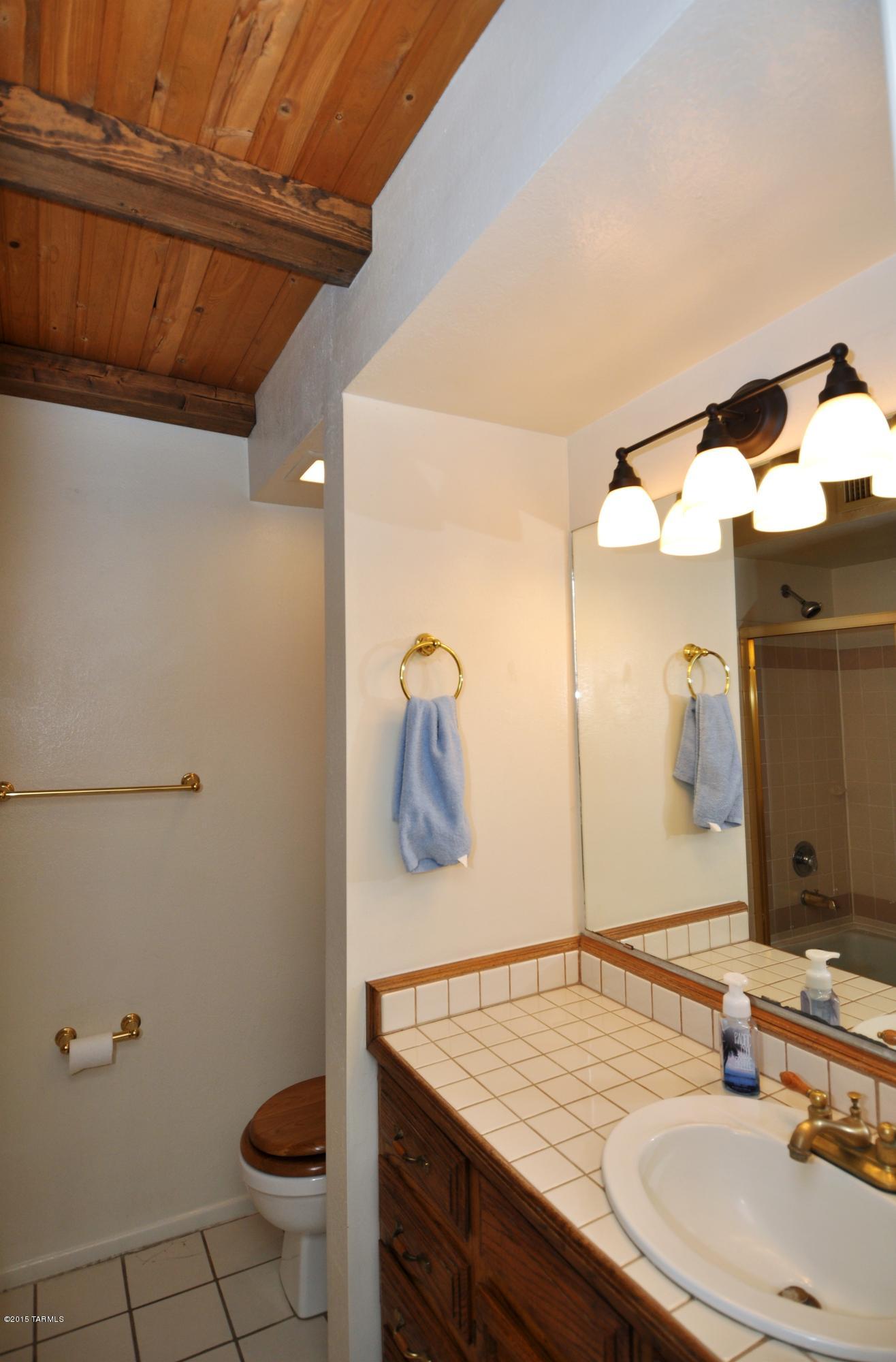 3326 N Camino Los Brazos